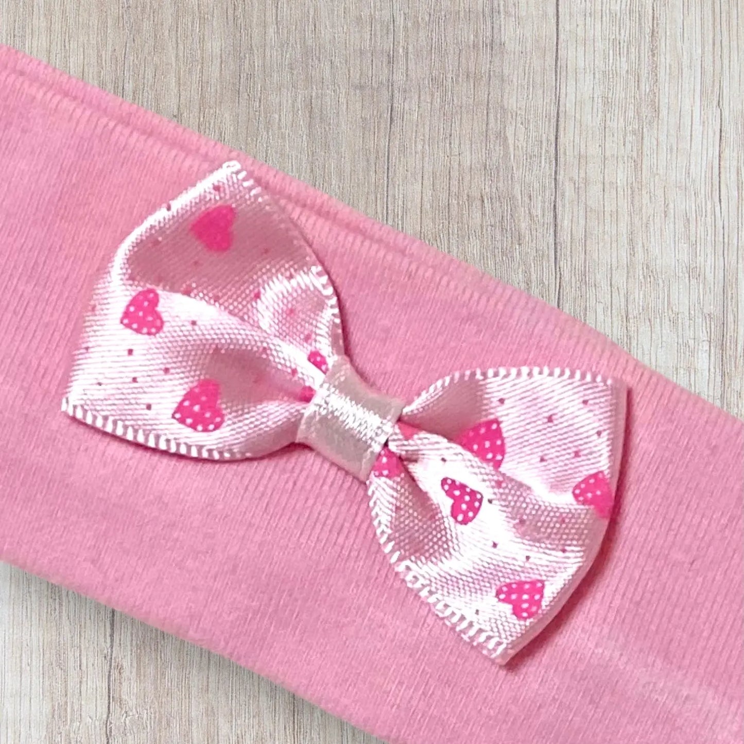 Bandeau Enchanté pour Nouveau-Né : Rose Délicat, Noeud à Pois et Cœur Adorable - la petite friperie
