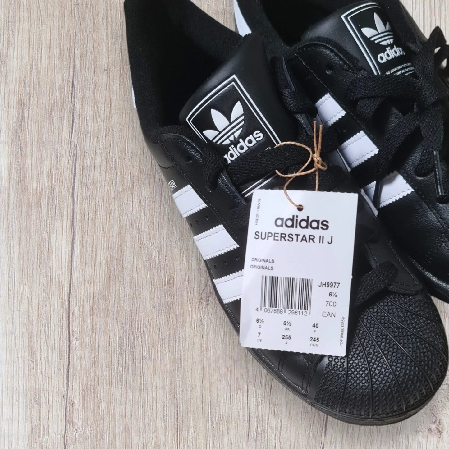 Baskets Adidas Superstar noires et blanches mixte taille 40 – neuves avec étiquette