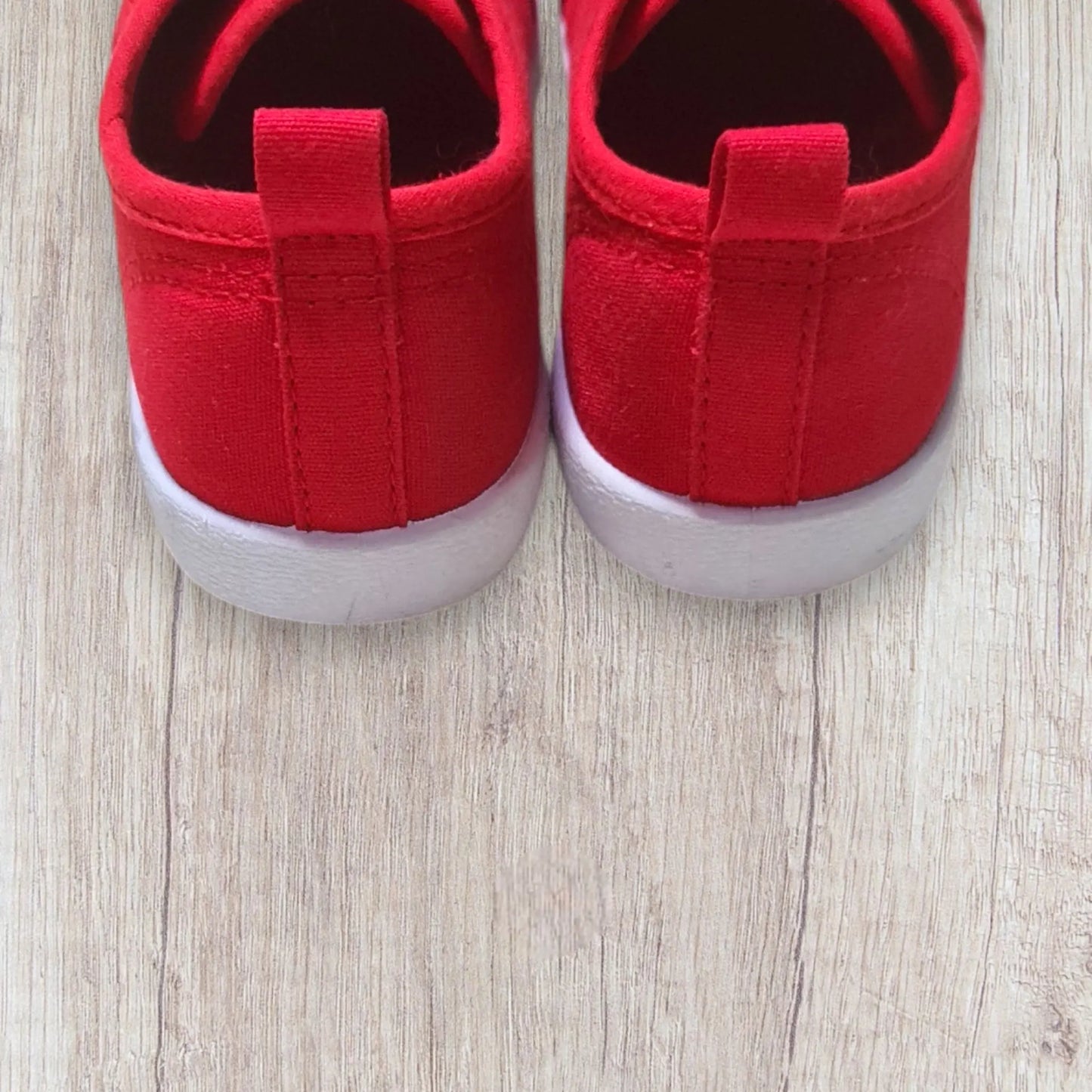 Baskets enfant rouges Gémo – Motif voiture – Pointure 28 – Très bon état – Fermeture scratch la petite friperie