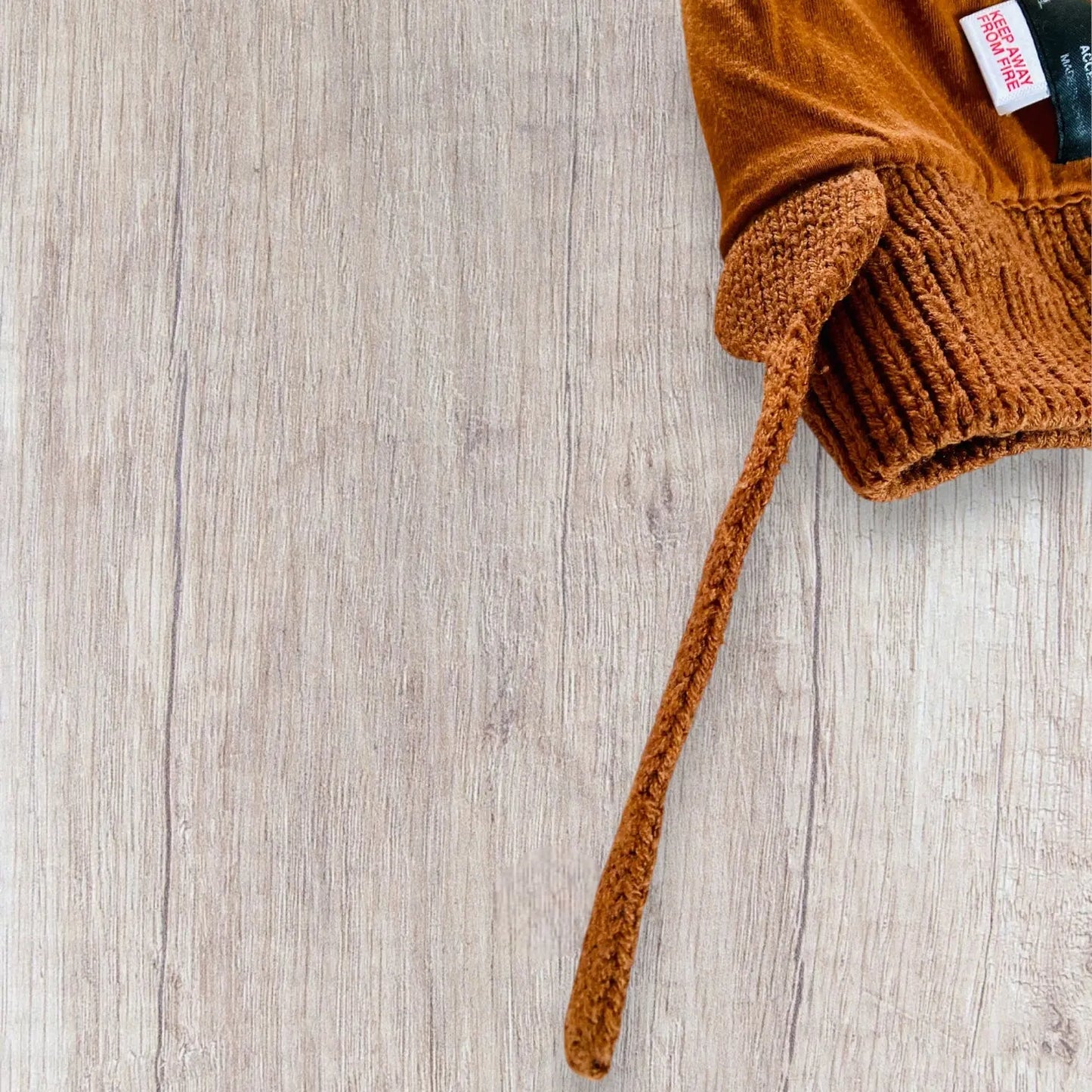 Bonnet 50 cm en Maille Marron Camel avec Cache-Oreilles et Ficelle - ZARA zara