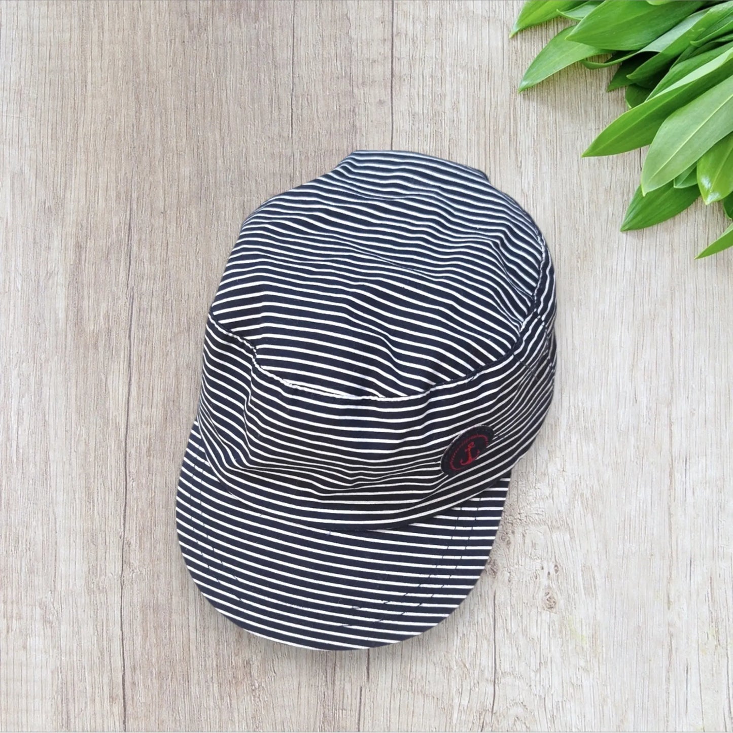 Casquette enfant rayée bleu marine blanche – taille 45 cm – visière incurvée