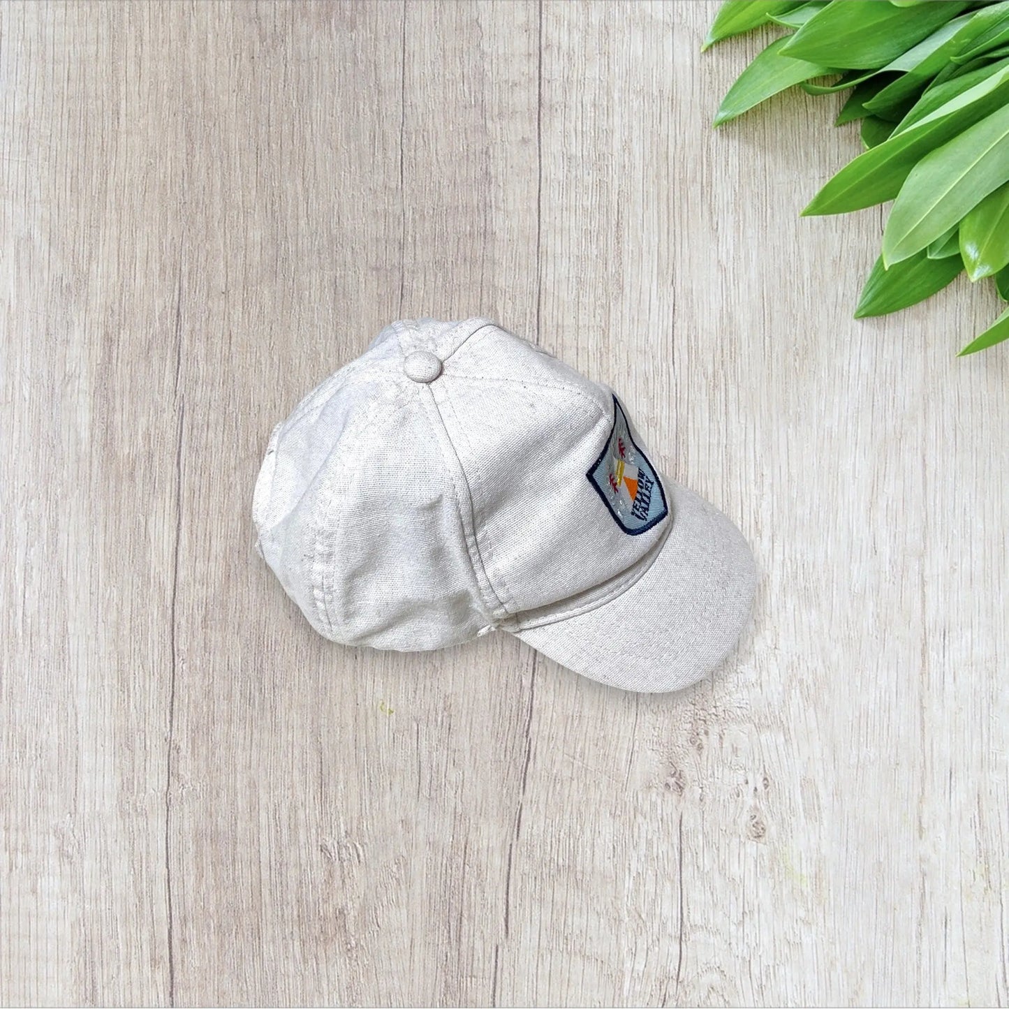 Casquette garçon beige Tape à l’œil – motif brodé Yellow Valley – très bon état – taille 2-4 ans