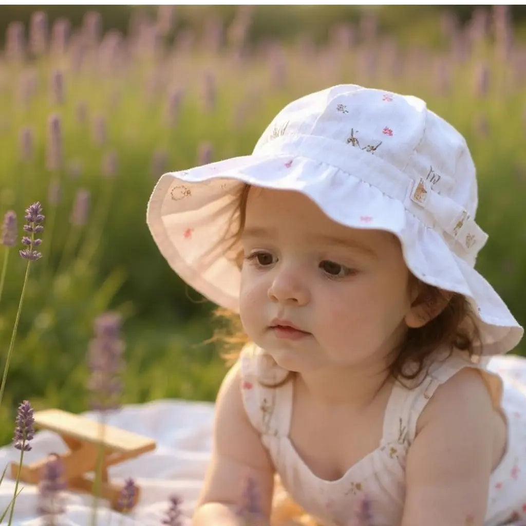 Chapeau bébé fille Orchestra blanc motifs oiseaux dorés fleurs roses – 34cm