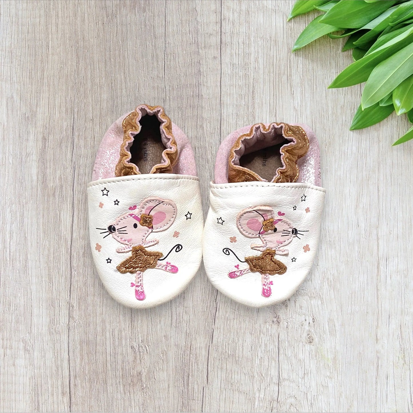 Chaussons bébé fille Robeez neufs – souris ballerine en tutu doré – cuir souple – taille 0-6 mois