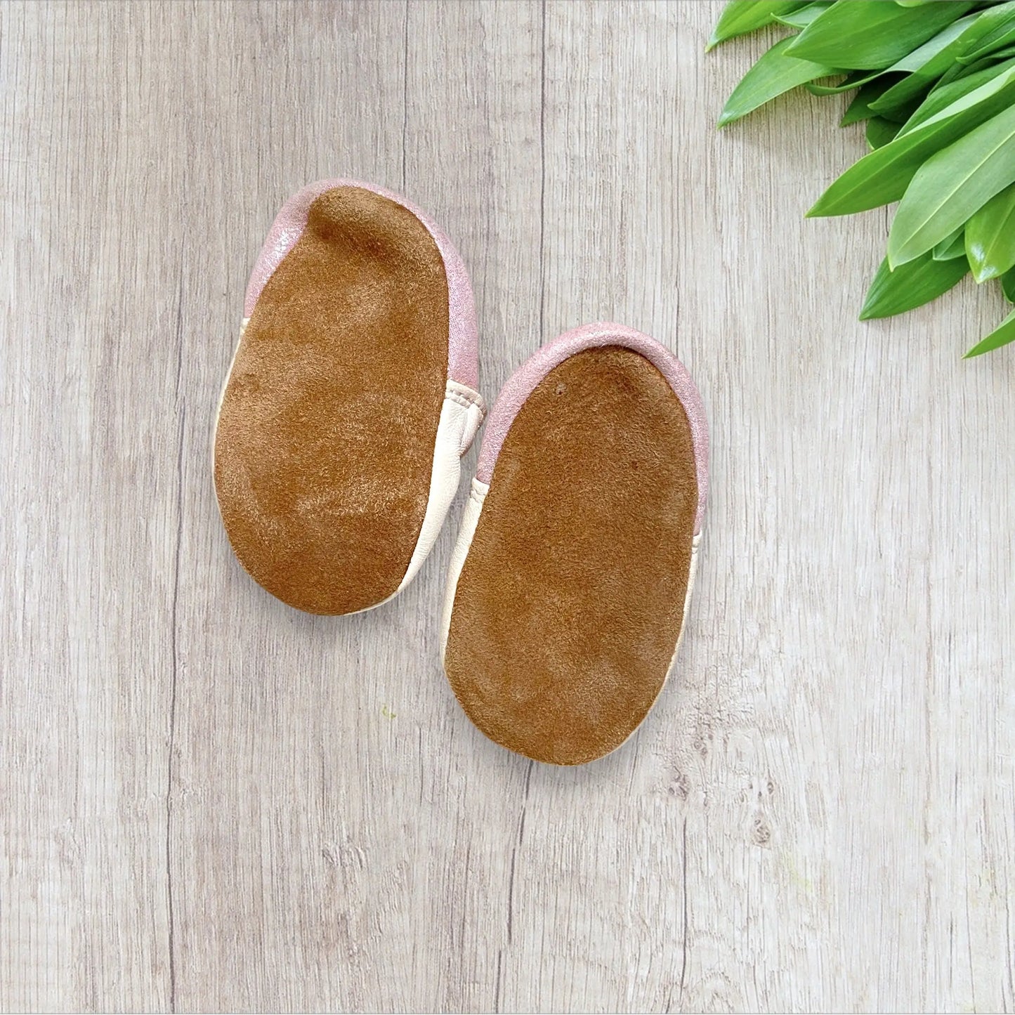 Chaussons bébé fille Robeez neufs – souris ballerine en tutu doré – cuir souple – taille 0-6 mois