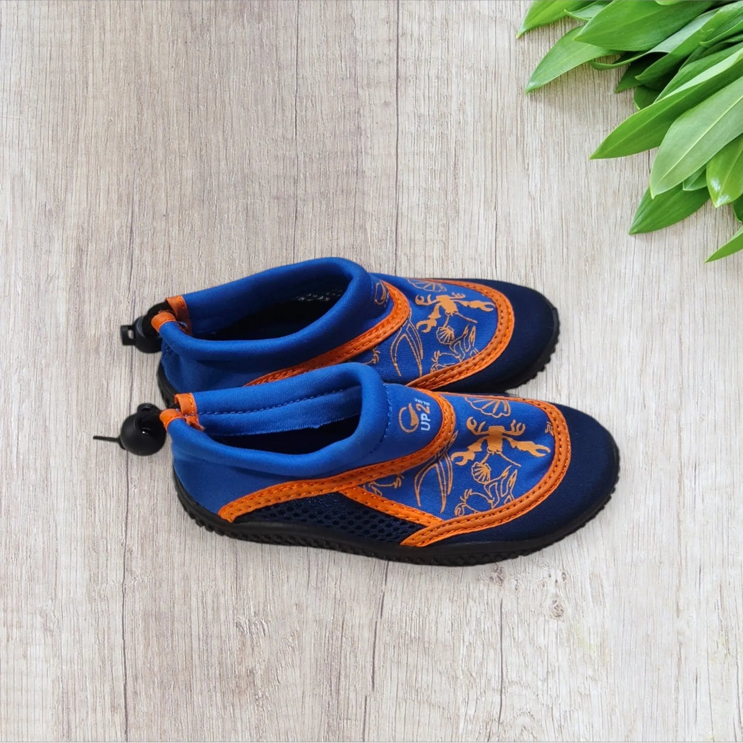 Chaussons de plage garçon Décathlon 26/27 bleu électrique orange semelle caoutchouc