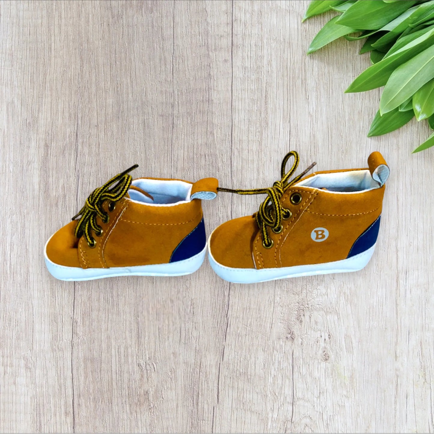 Chaussures Bébé Garçon Taille 16/17 - Boite à Malice Camel et Bleu Marine districenter