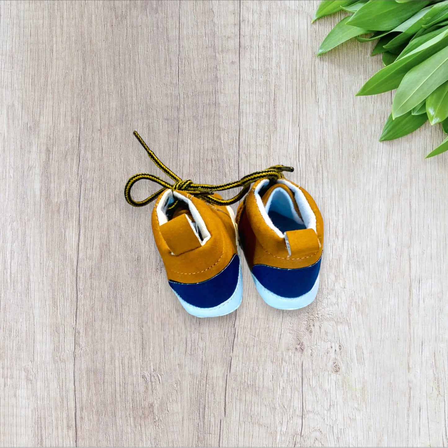 Chaussures Bébé Garçon Taille 16/17 - Boite à Malice Camel et Bleu Marine districenter