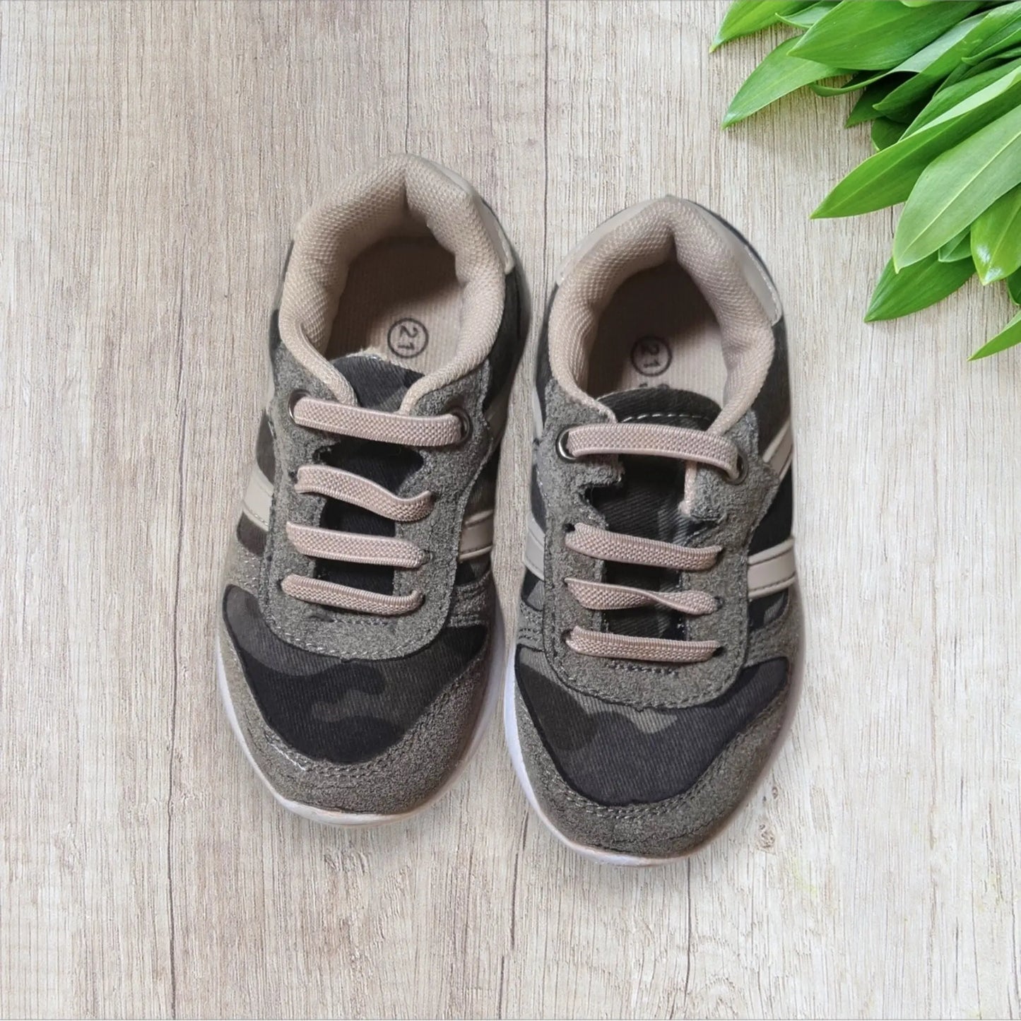 Chaussures garçon Orchestra camouflage kaki pointure 21 très bon état lacets élastiques