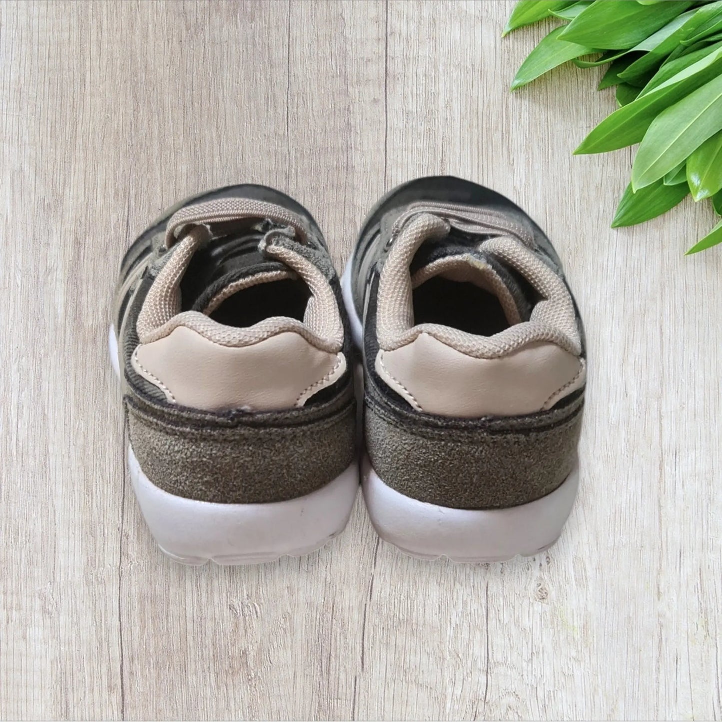 Chaussures garçon Orchestra camouflage kaki pointure 21 très bon état lacets élastiques