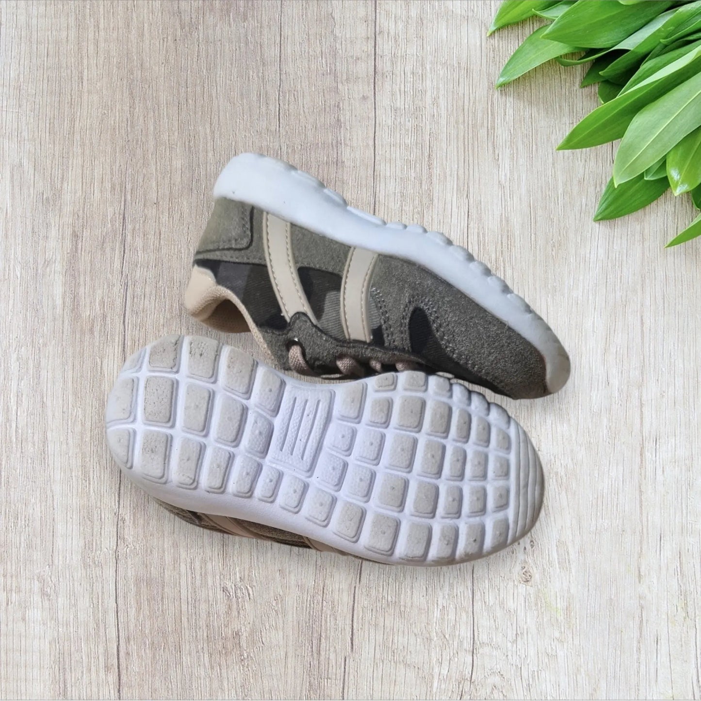 Chaussures garçon Orchestra camouflage kaki pointure 21 très bon état lacets élastiques