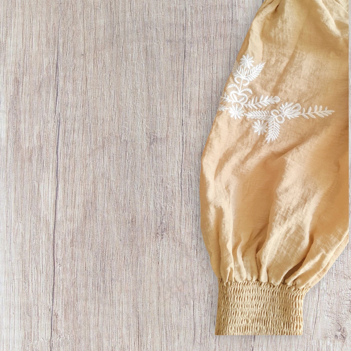 Chemise brodée blanche à manches longues Serisse taille L beige neuve avec étiquette