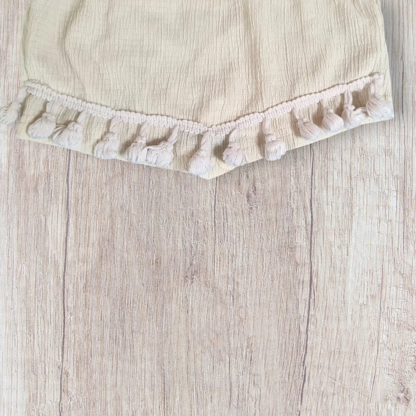 Crop top fille Shein 7 ans beige clair avec pompons – Très bon état