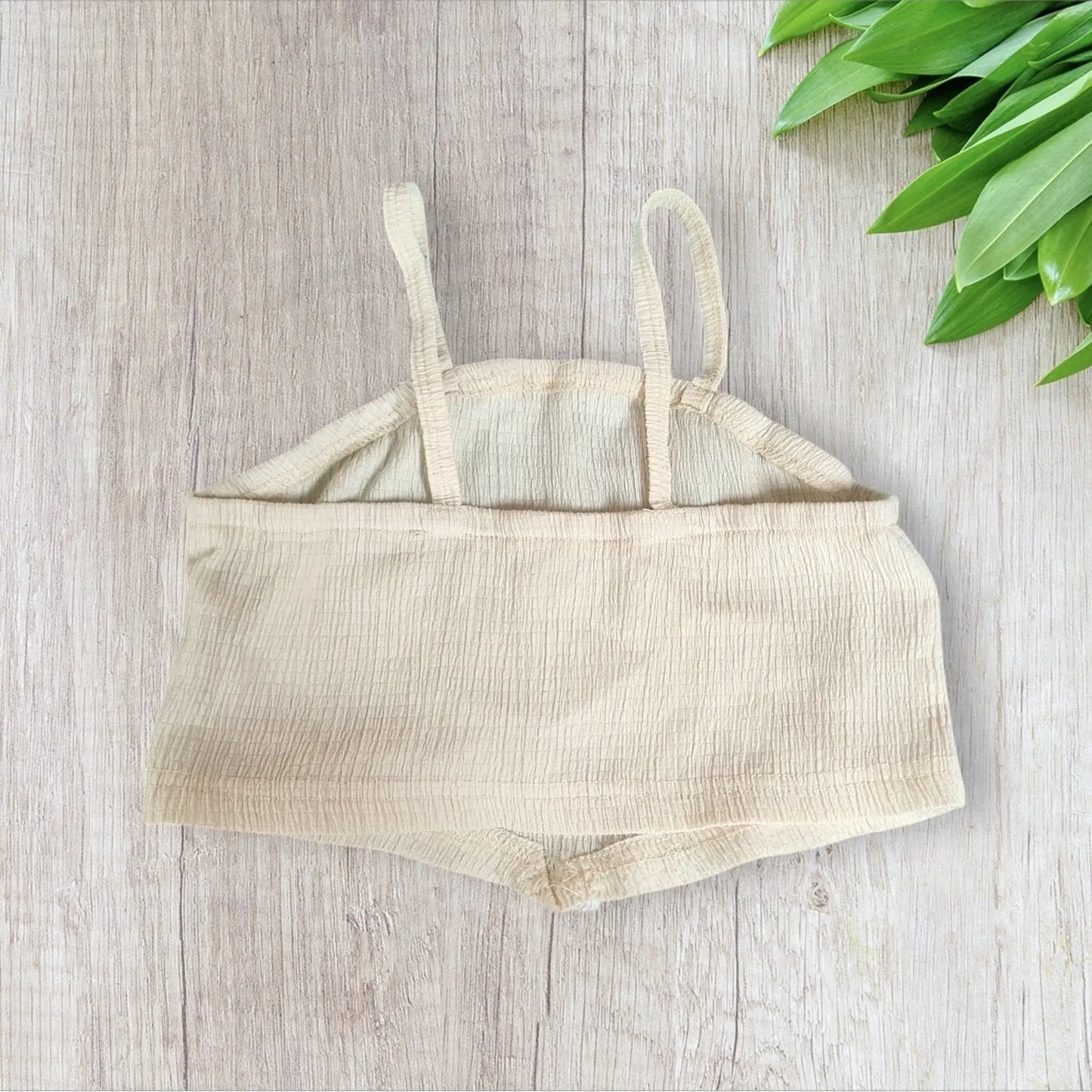 Crop top fille Shein 7 ans beige clair avec pompons – Très bon état