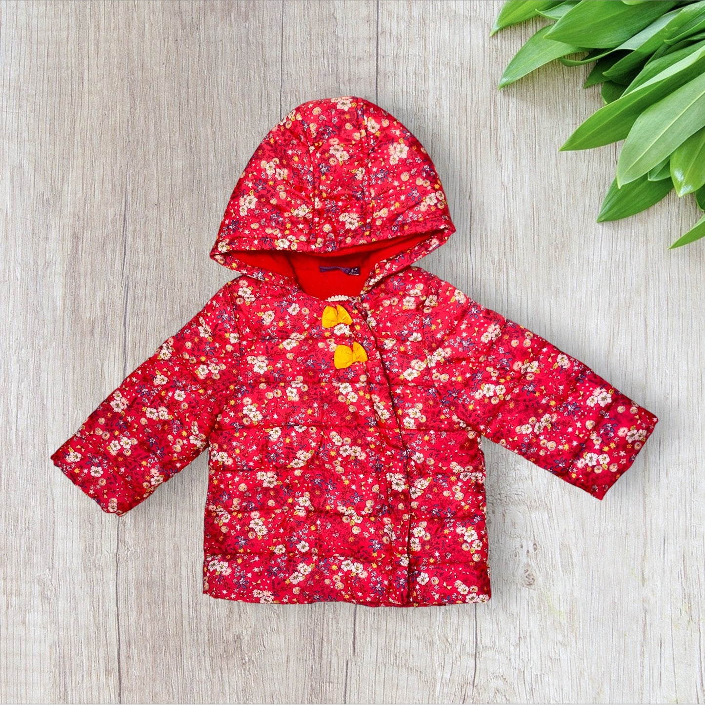 Doudoune bébé fille Sergent Major 9 mois rouge imprimé fleuri avec capuche et fermeture éclair, très bon état