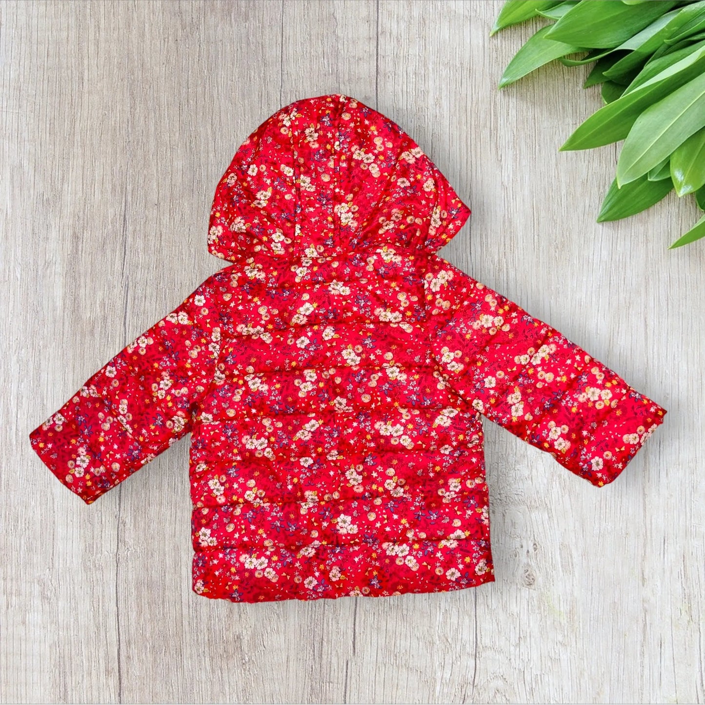 Doudoune bébé fille Sergent Major 9 mois rouge imprimé fleuri avec capuche et fermeture éclair, très bon état