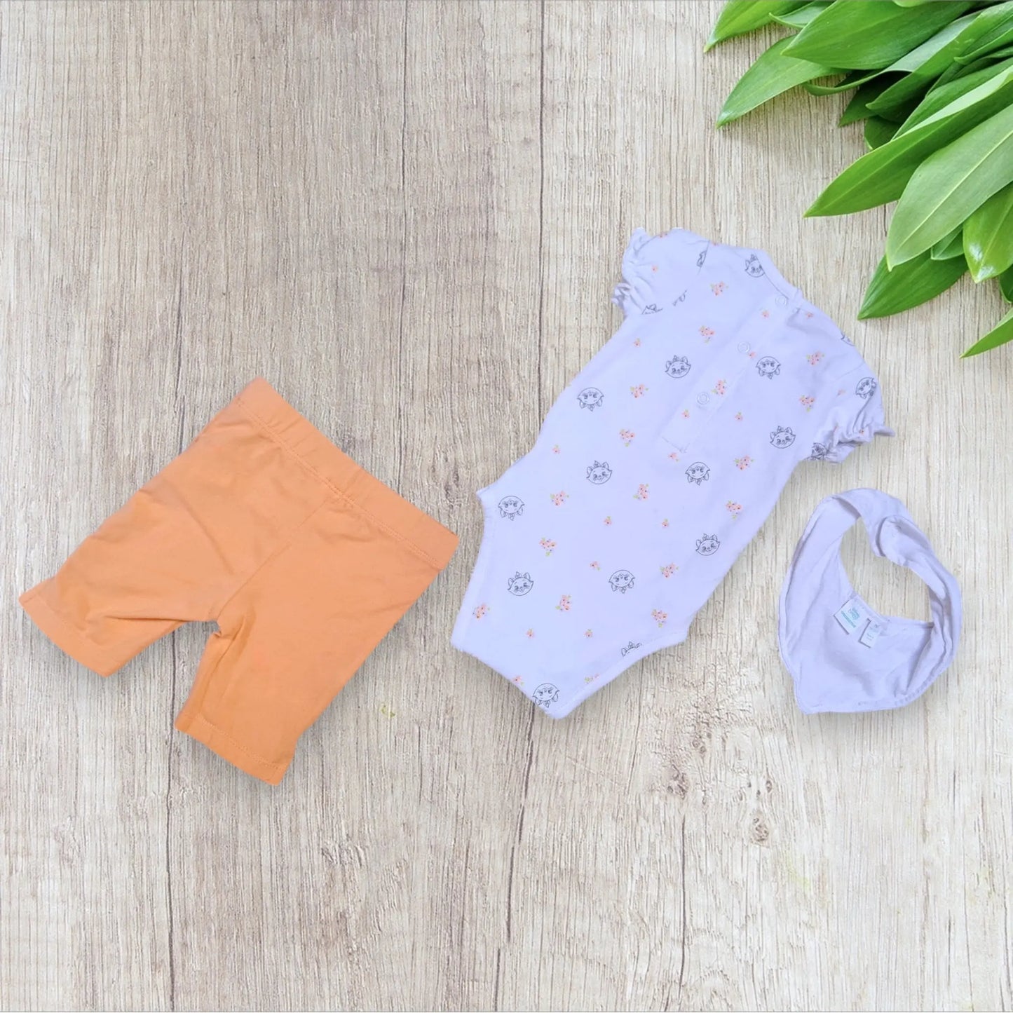 Ensemble 3 pièces bébé fille Disney Baby 3 mois – Marie Aristochats – body, legging corail et bavoir