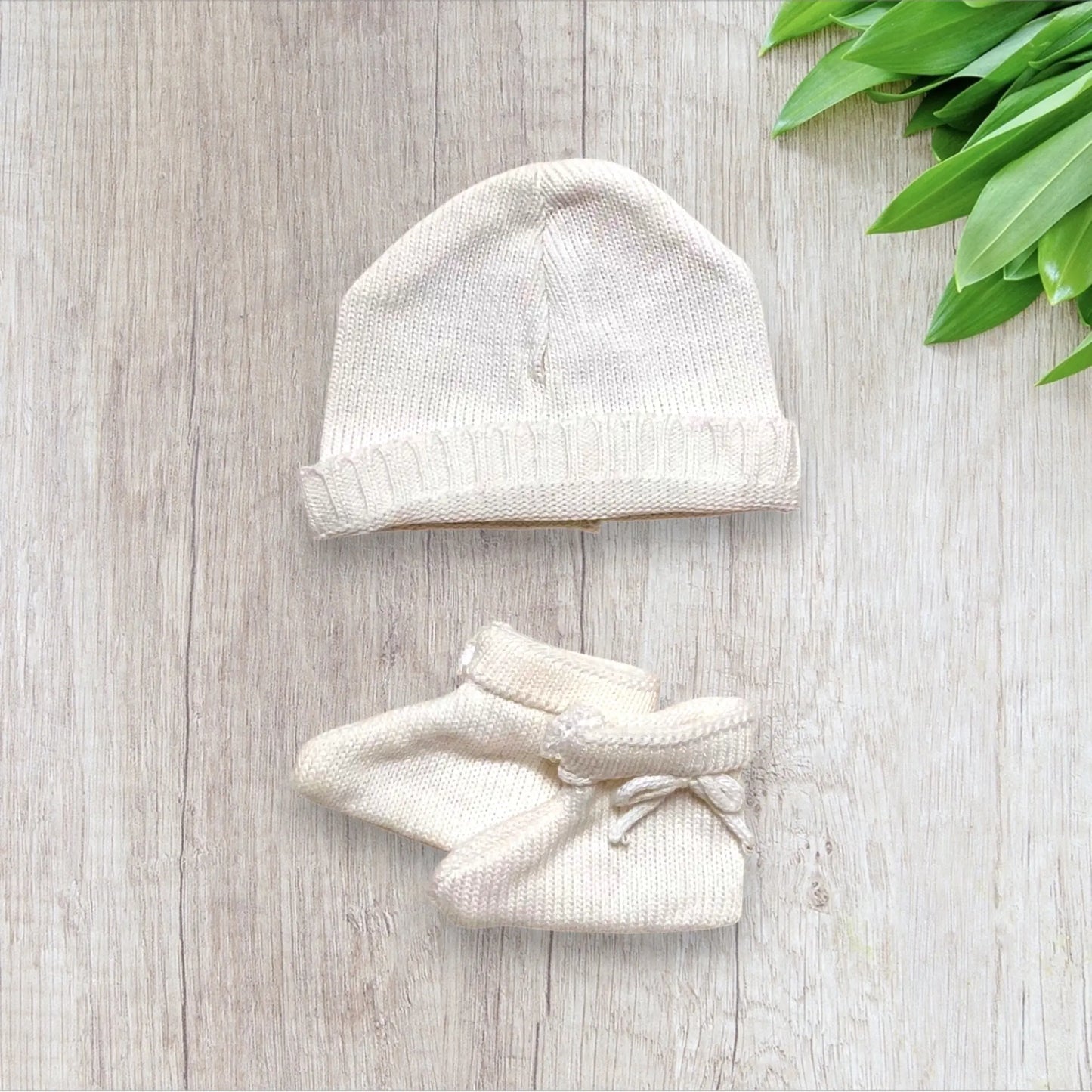 Ensemble Douceur pour Bébé :Lot de Chaussettes et Bonnet en Maille Fine pour Nouveau-Né la petite friperie
