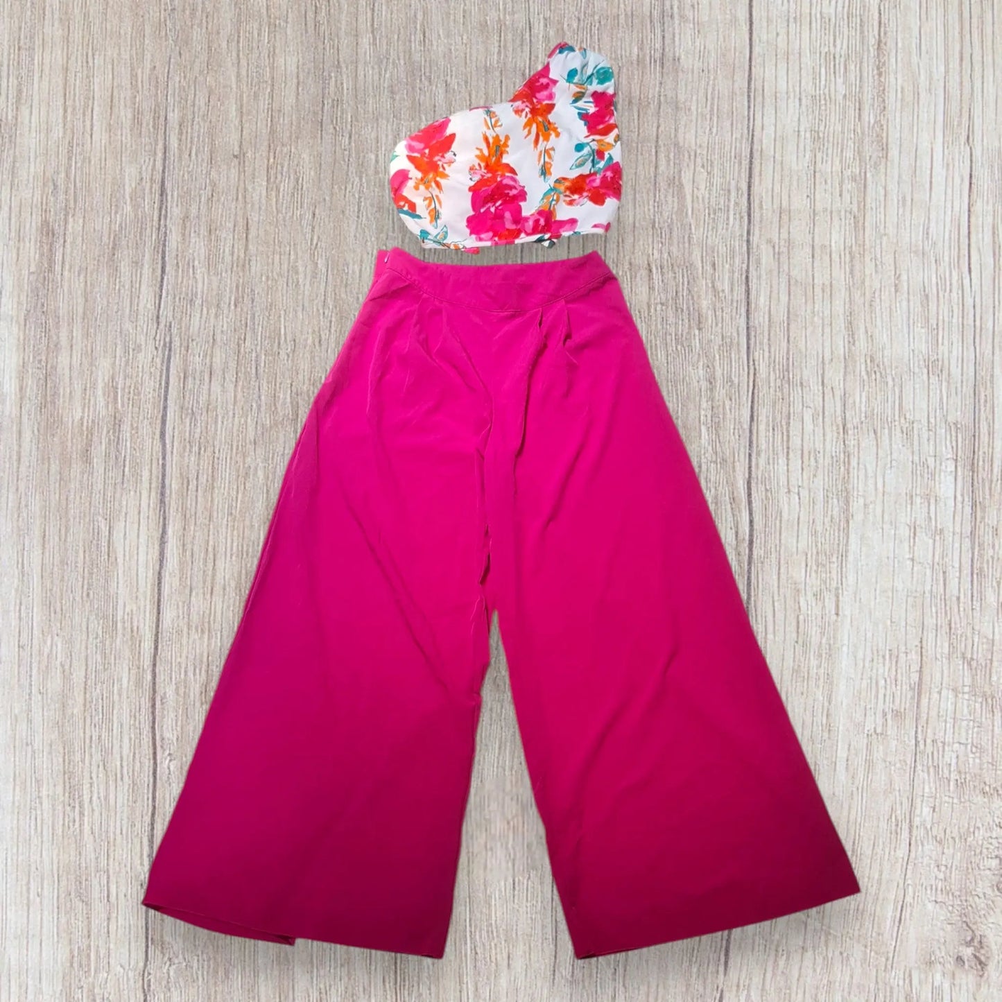 Ensemble Shein femme taille L très bon état avec haut asymétrique fleuri et pantalon fuchsia