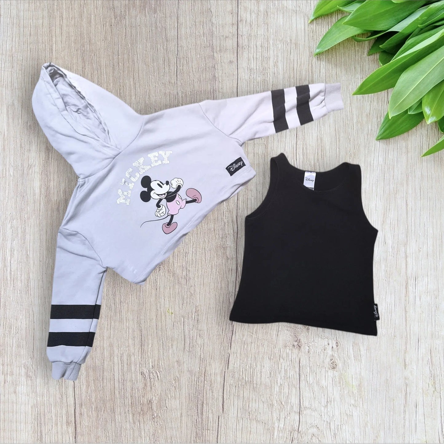 Ensemble fille Disney Mickey 7-8 ans – C&A – Sweat crop top blanc + marcel noir – Très bon état