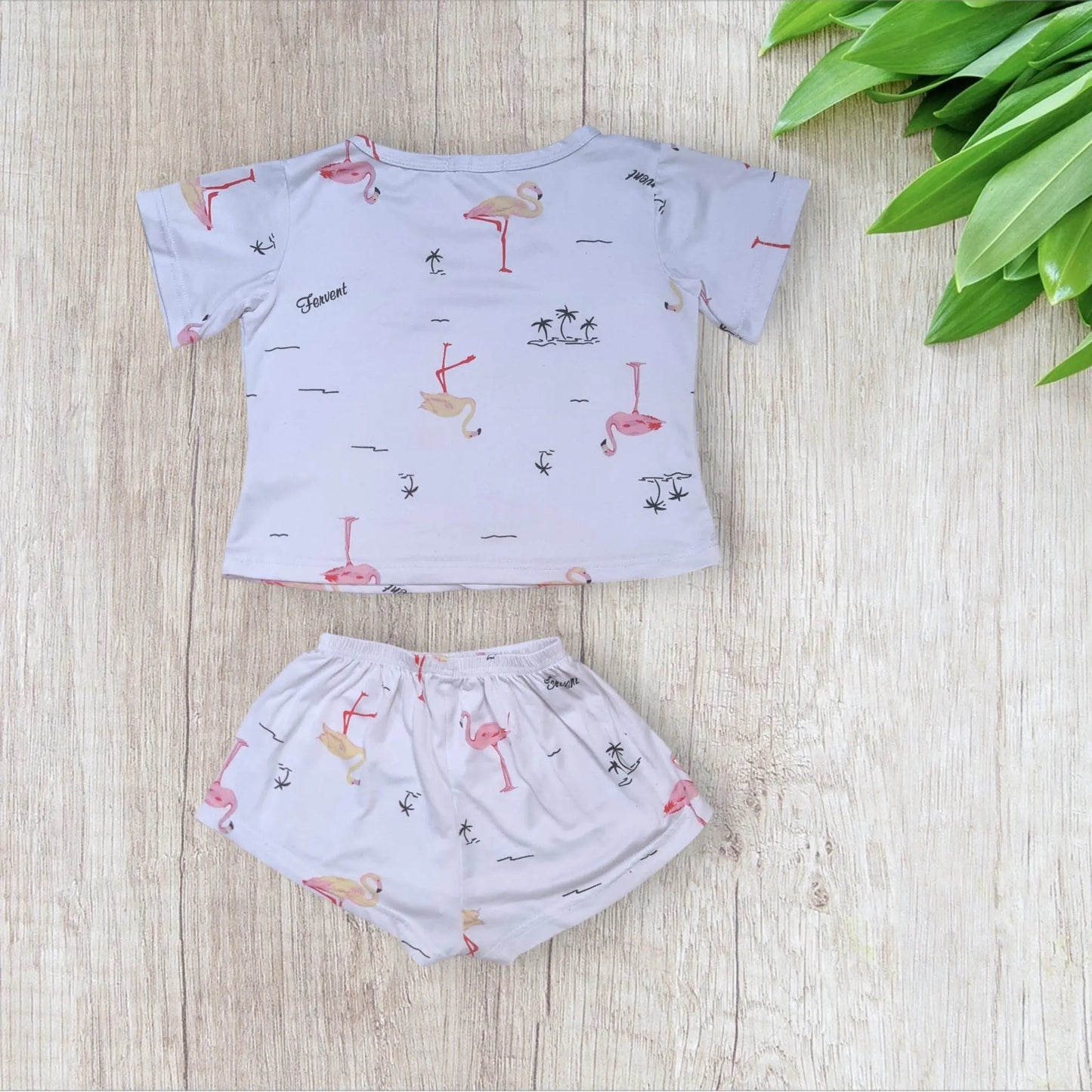 Pyjama fille SHEIN 6 ans – t-shirt et short blanc – flamants roses et palmiers