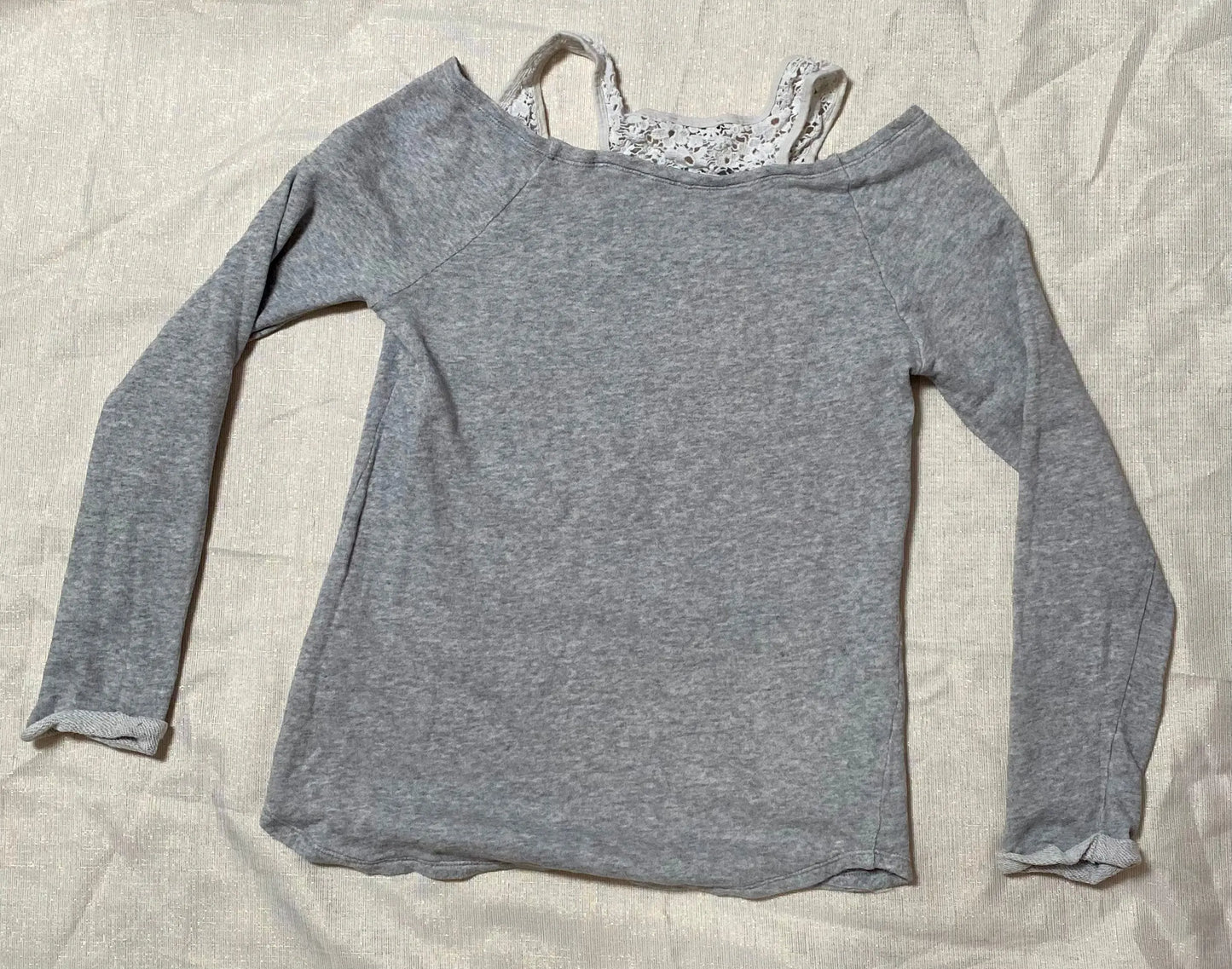 Haut Pull Fille 13-14 ans Sisley - Gris Épaules Dénudées et Détails Dentelle Sisley