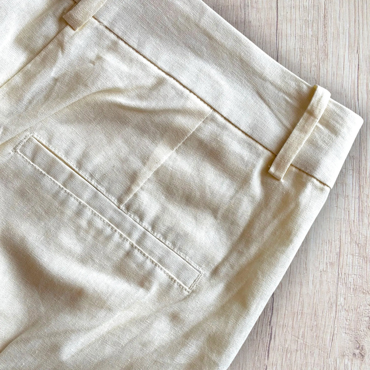 Pantalon femme Kiabi taille 40 crème à coupe droite.