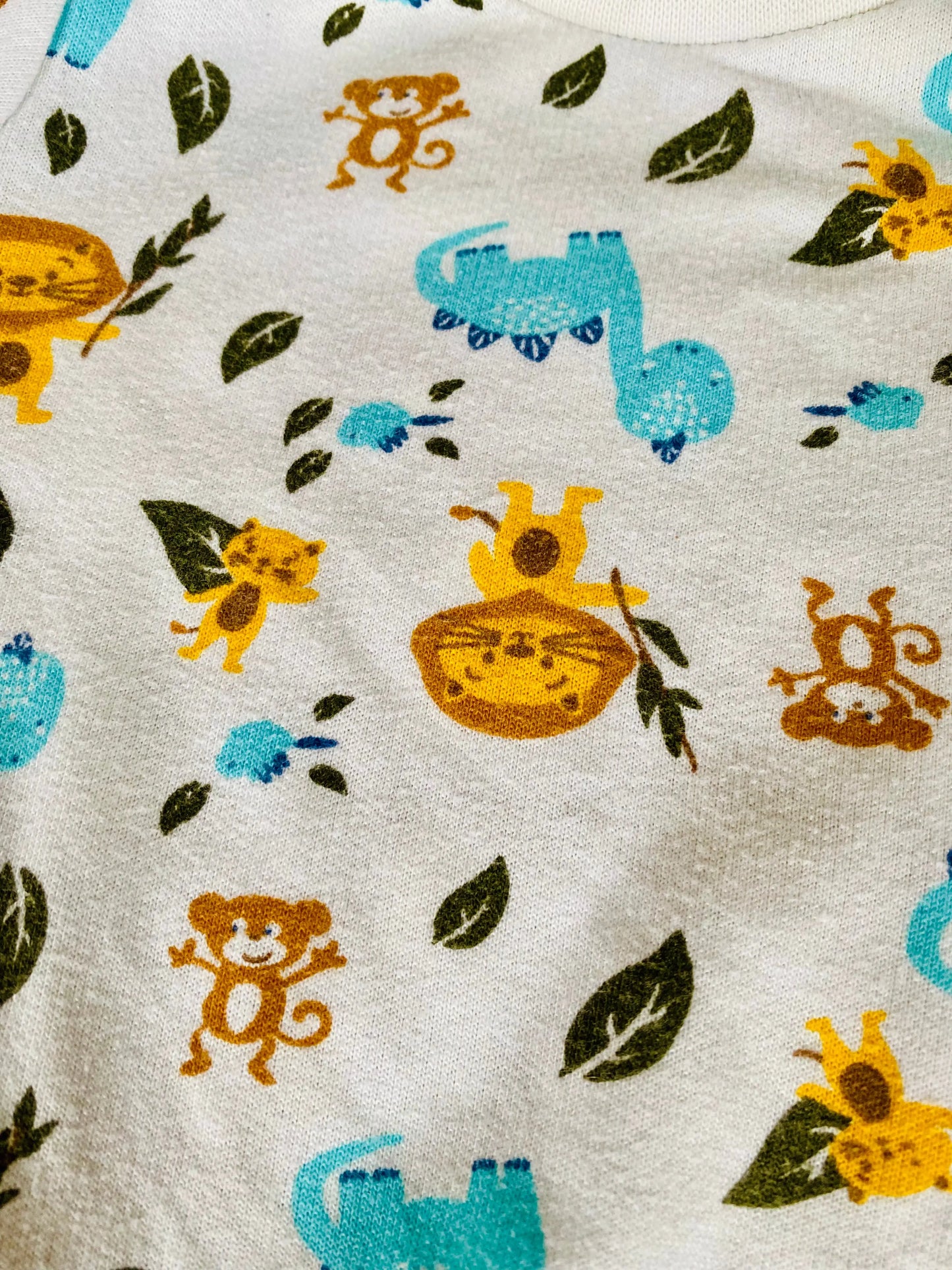 Pull Bébé Garçon 3 Mois - Blanc avec Motifs Jungle Animaux et Feuillage - La Boîte à Malice districenter