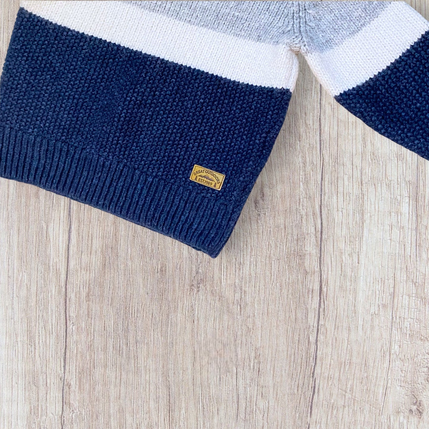 Pull garçon C&A 4 ans tricolore gris blanc bleu marine col rond manches longues – Très bon état
