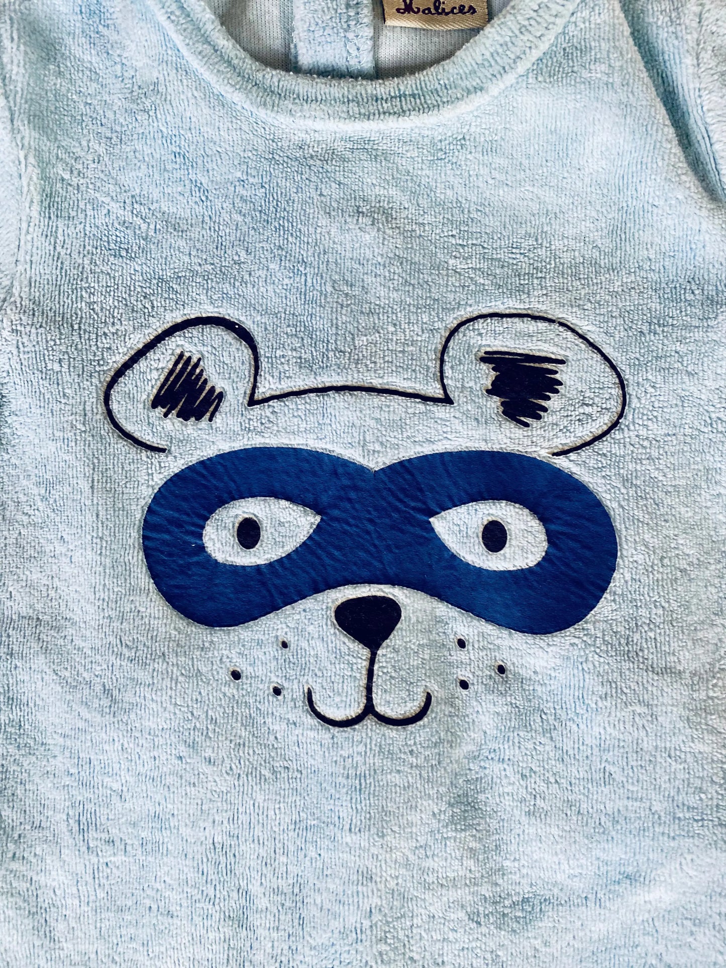 Pyjama Bébé Garçon 3 Mois - Polaire Bleu Clair avec Dessin Ours Masqué - La Boîte à Malice districenter