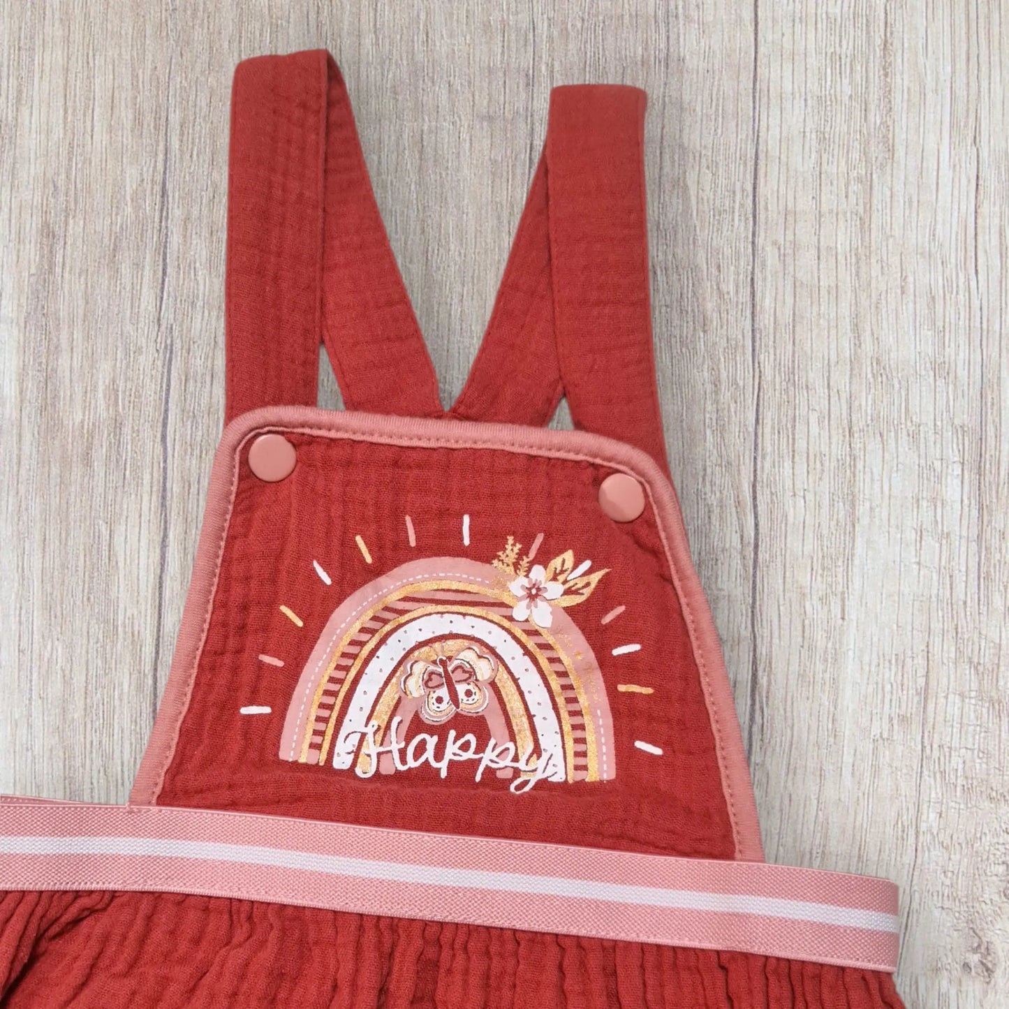 Robe bébé fille Terre de Marins – 9 mois – Gaze de coton brique – Bretelles salopette & motif arc-en-ciel terre de marins