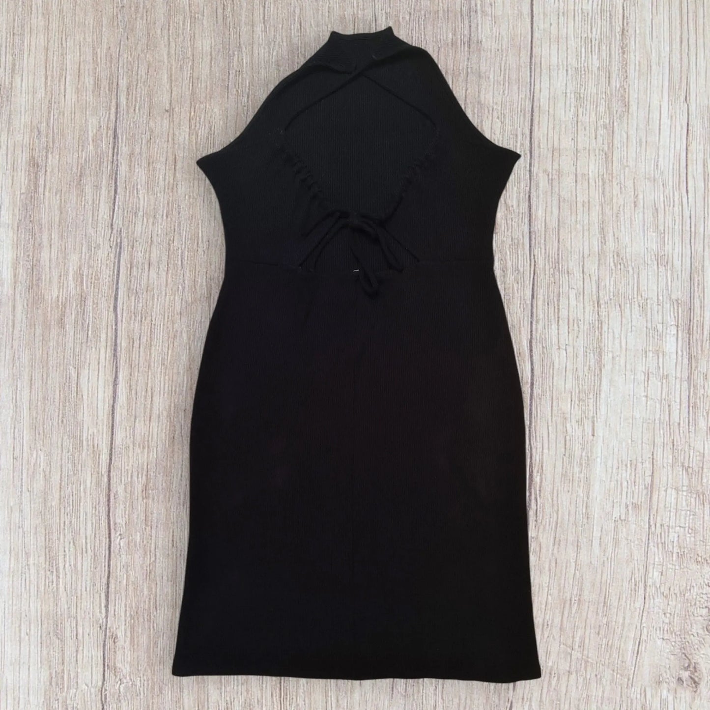 Robe femme noire rainurée – XL – H&M – Dos nu lacets croisés – Très bon état H&M