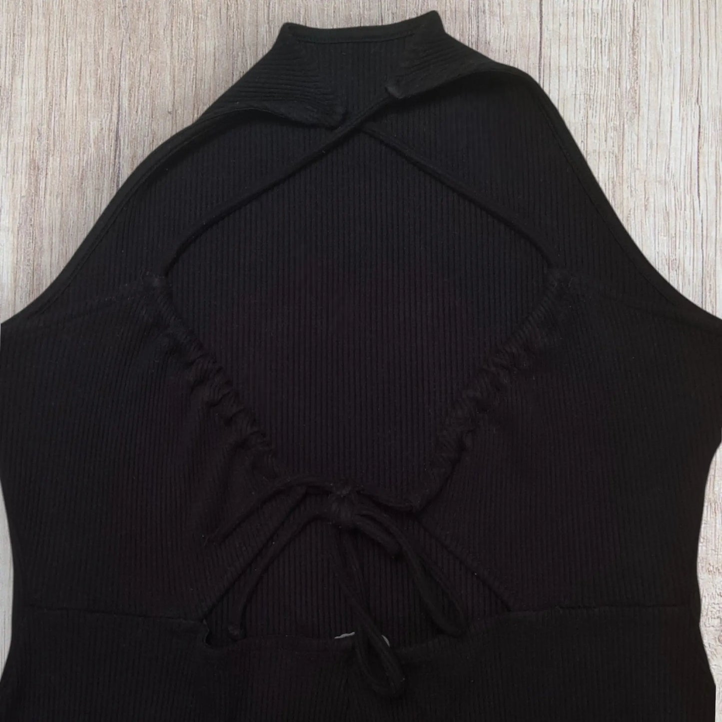 Robe femme noire rainurée – XL – H&M – Dos nu lacets croisés – Très bon état H&M