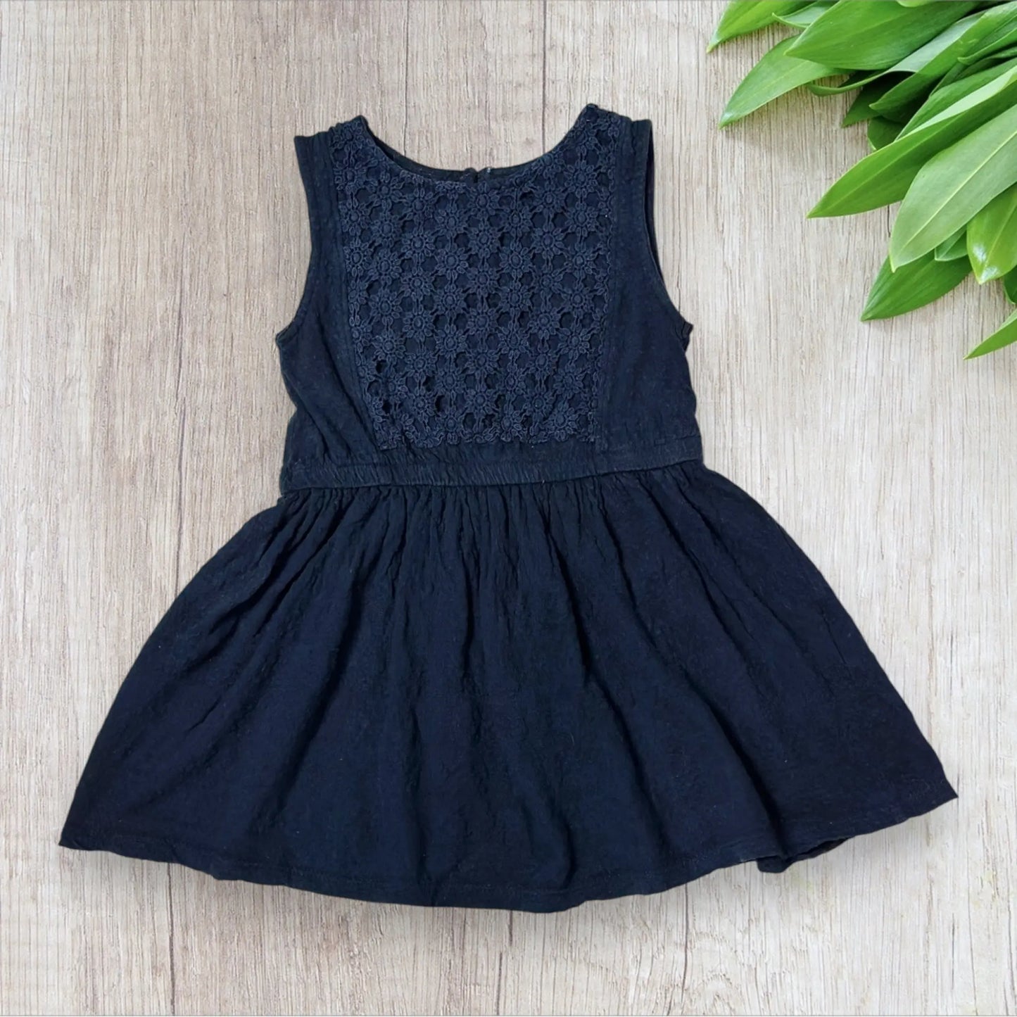 Robe fille Kiabi 5 ans bleu marine brodée avec jupe patineuse