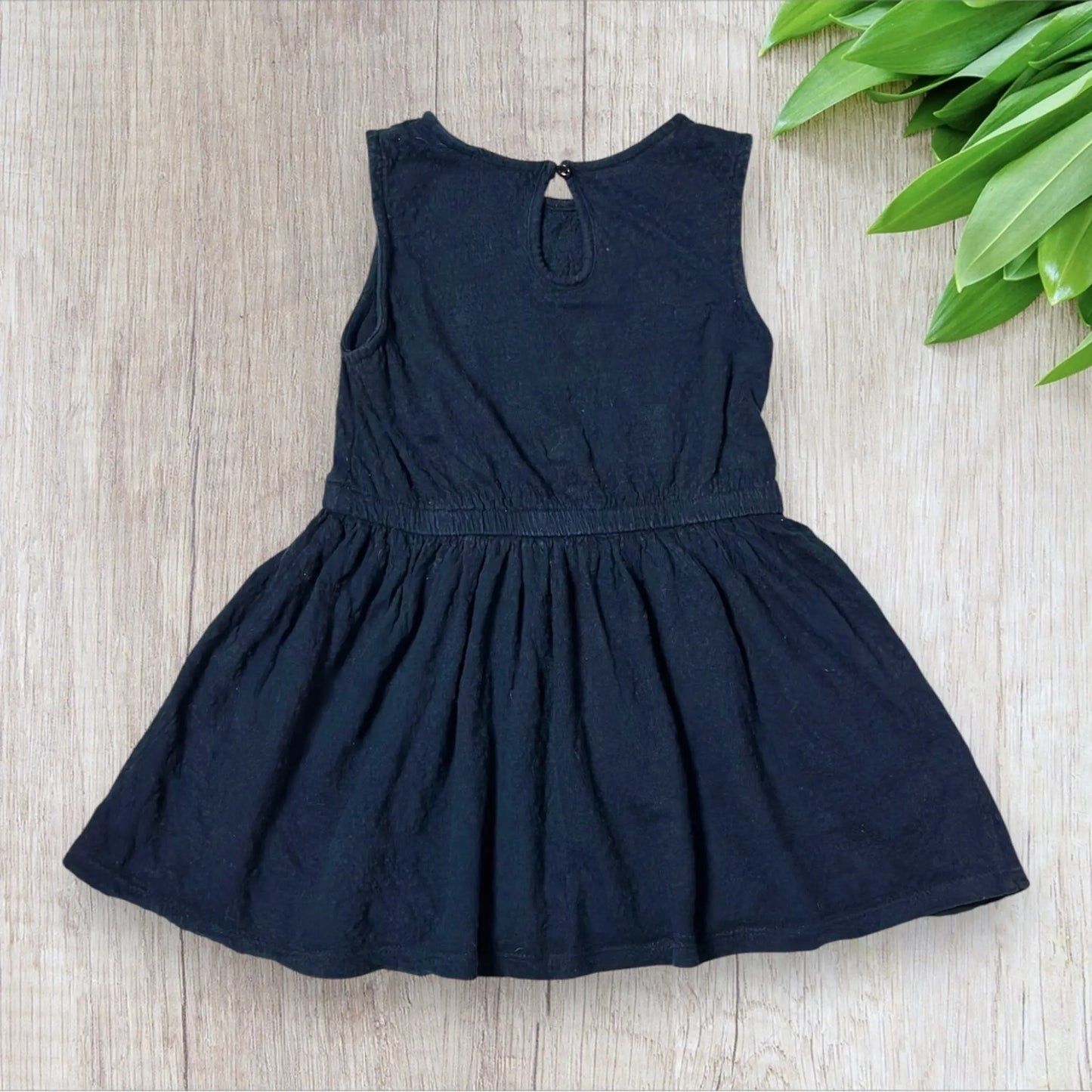 Robe fille Kiabi 5 ans bleu marine brodée avec jupe patineuse