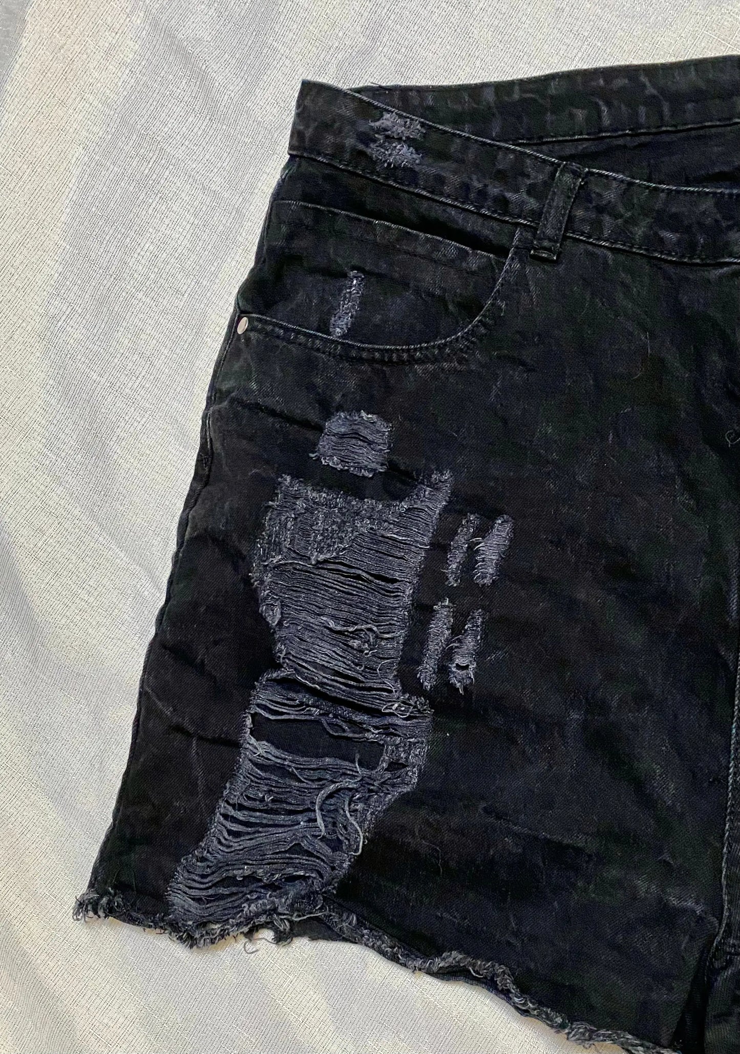 Short Noir Effet Usé avec Trous - Femme Taille 48, Boohoo boohoo