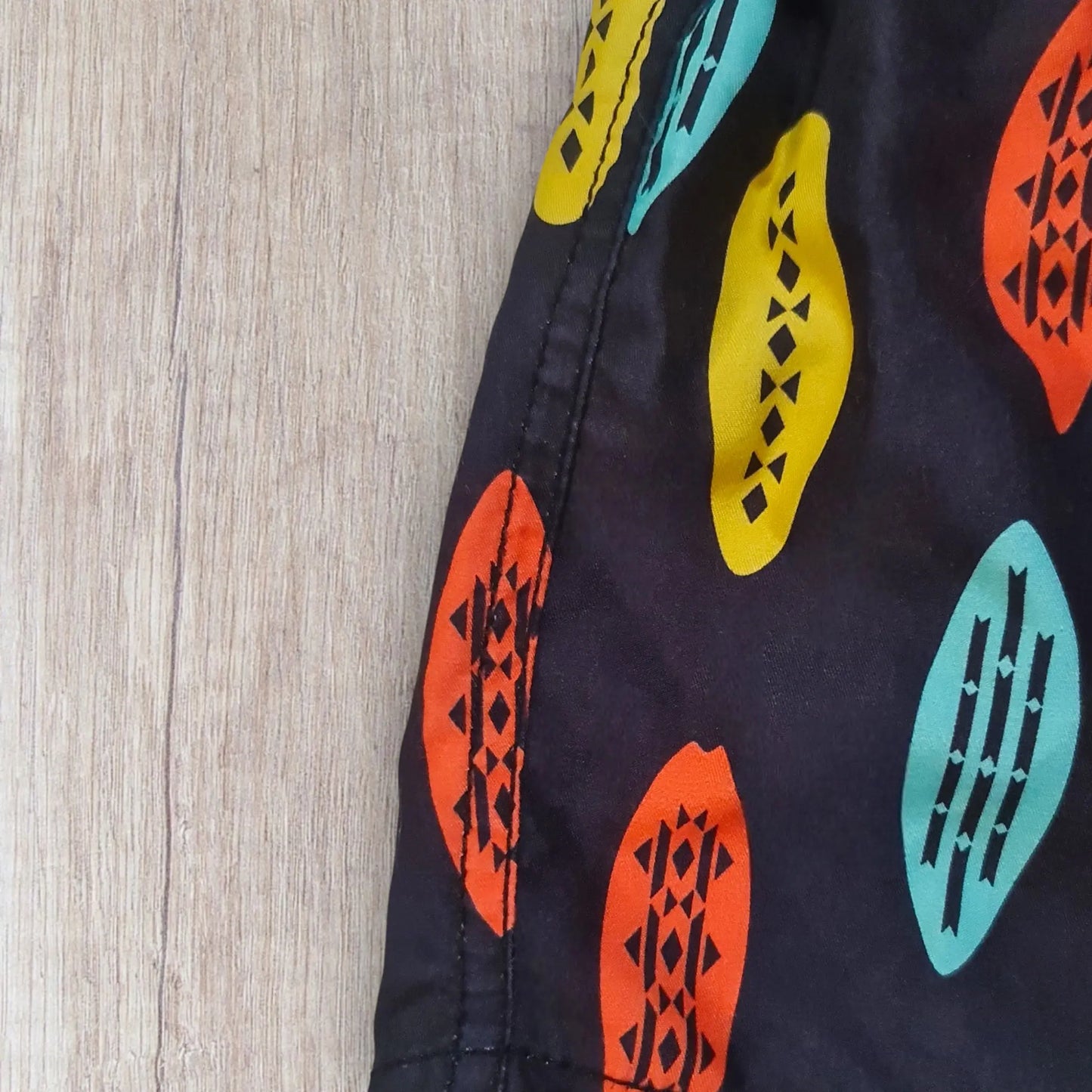 Short de bain garçon – 3 ans | Noir motif surf coloré la petite friperie