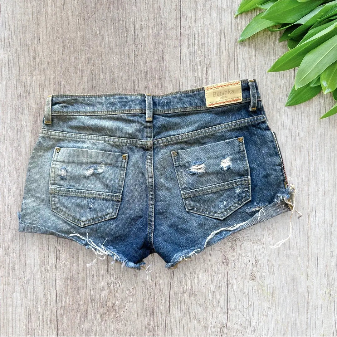 Short en Jean Usé avec Broderie Rose - Taille 36 - Bershka bershka