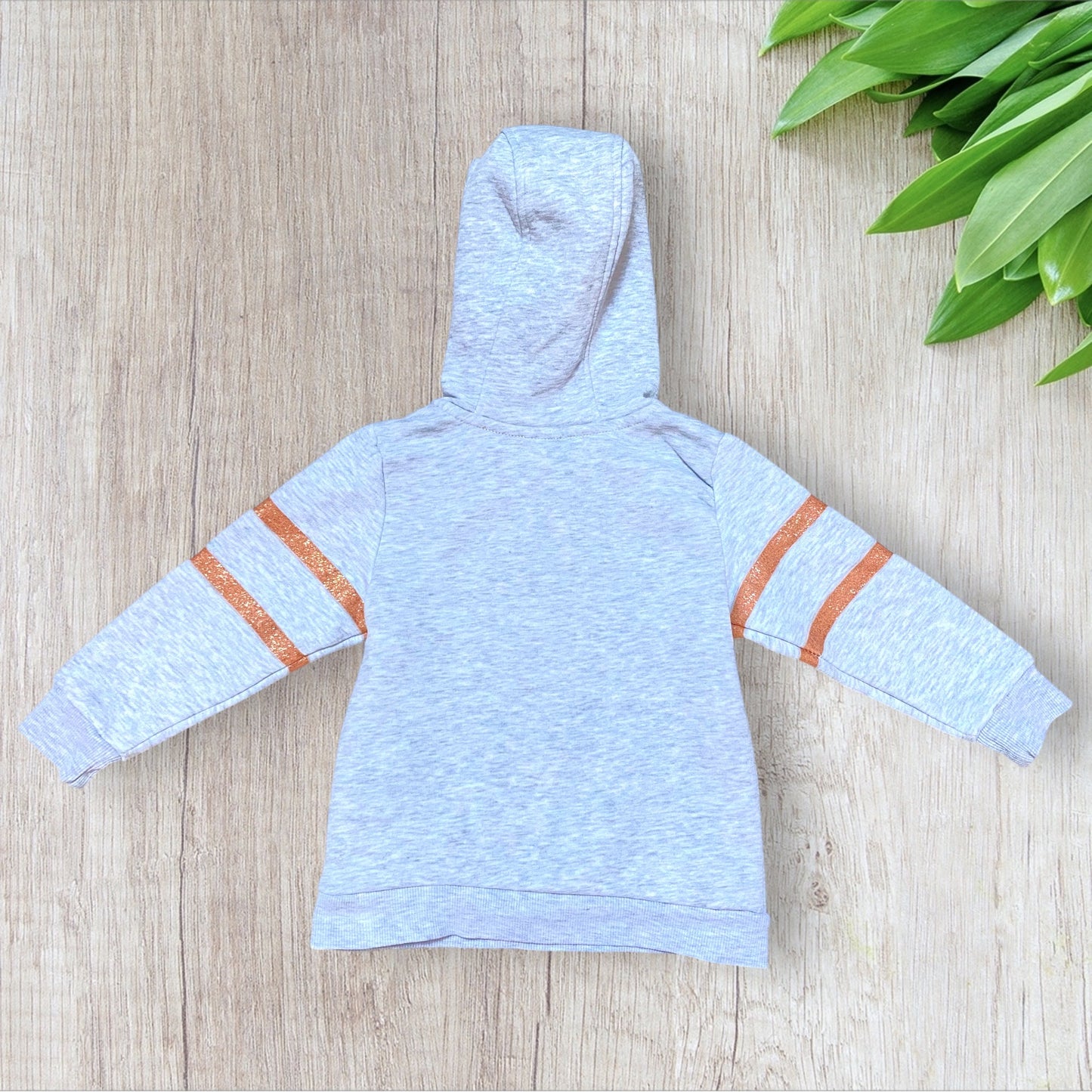 Sweat fille Orchestra 2 ans gris chiné avec cœur sequins réversibles et bandes pailletées, très bon état