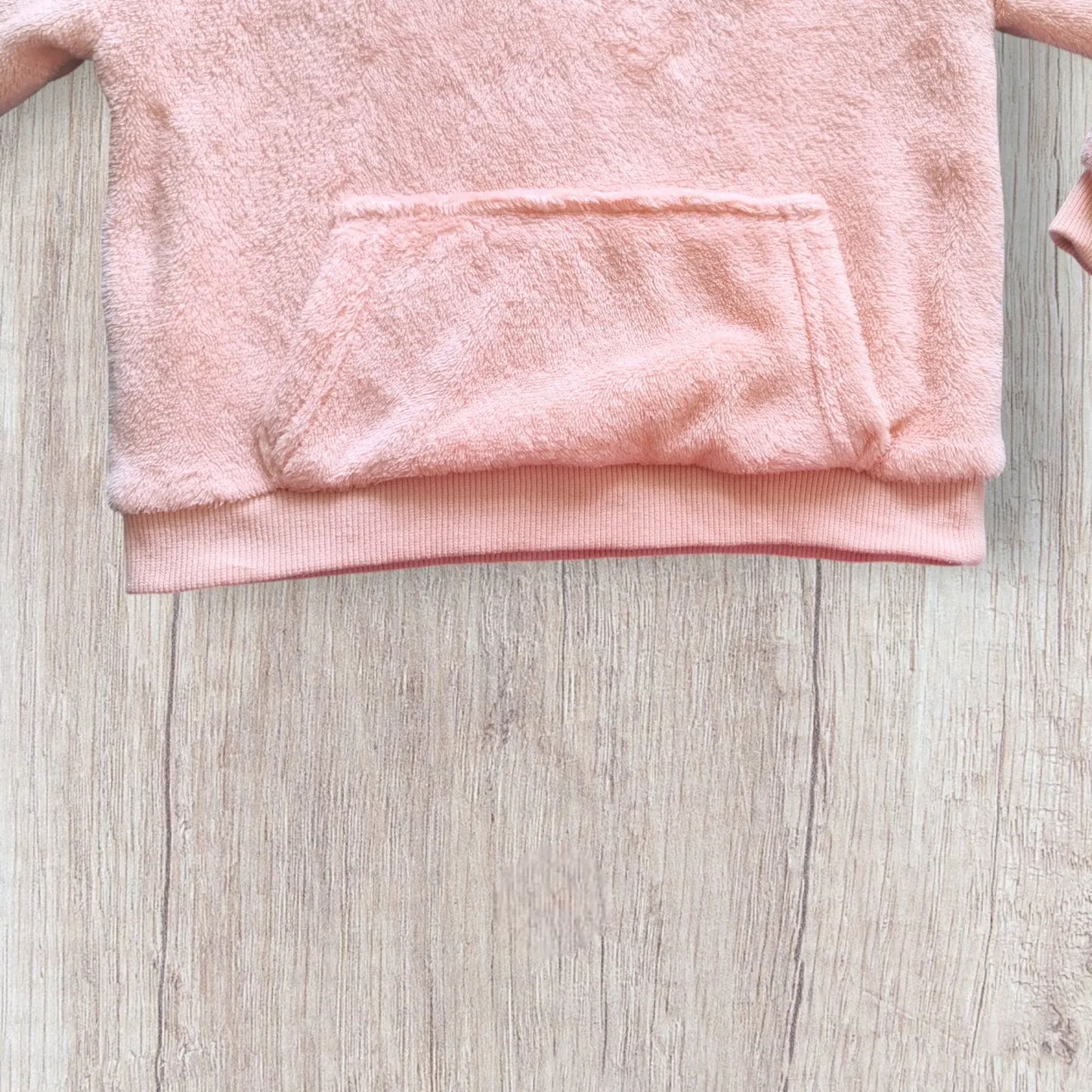 Sweat polaire à capuche fille 6 ans rose avec licorne argentée brodée, très bon état