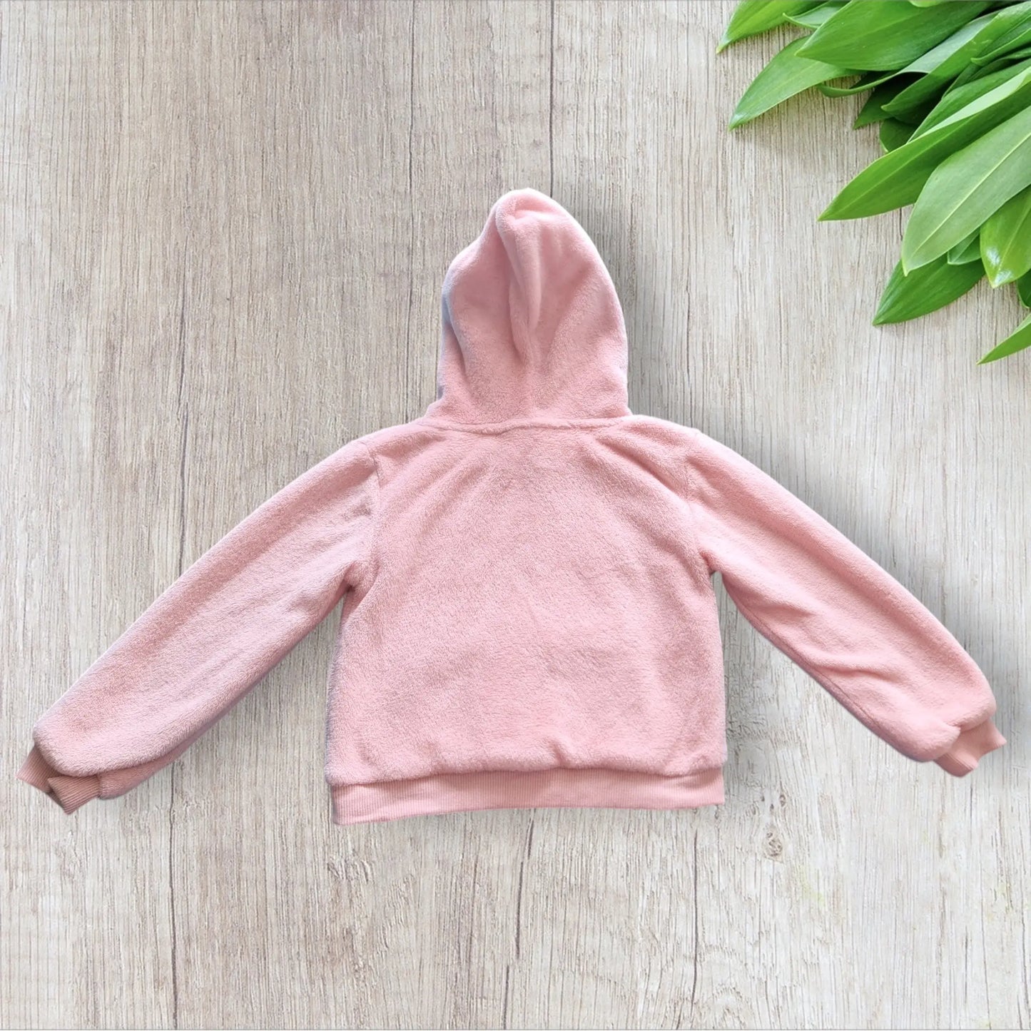 Sweat polaire à capuche fille 6 ans rose avec licorne argentée brodée, très bon état