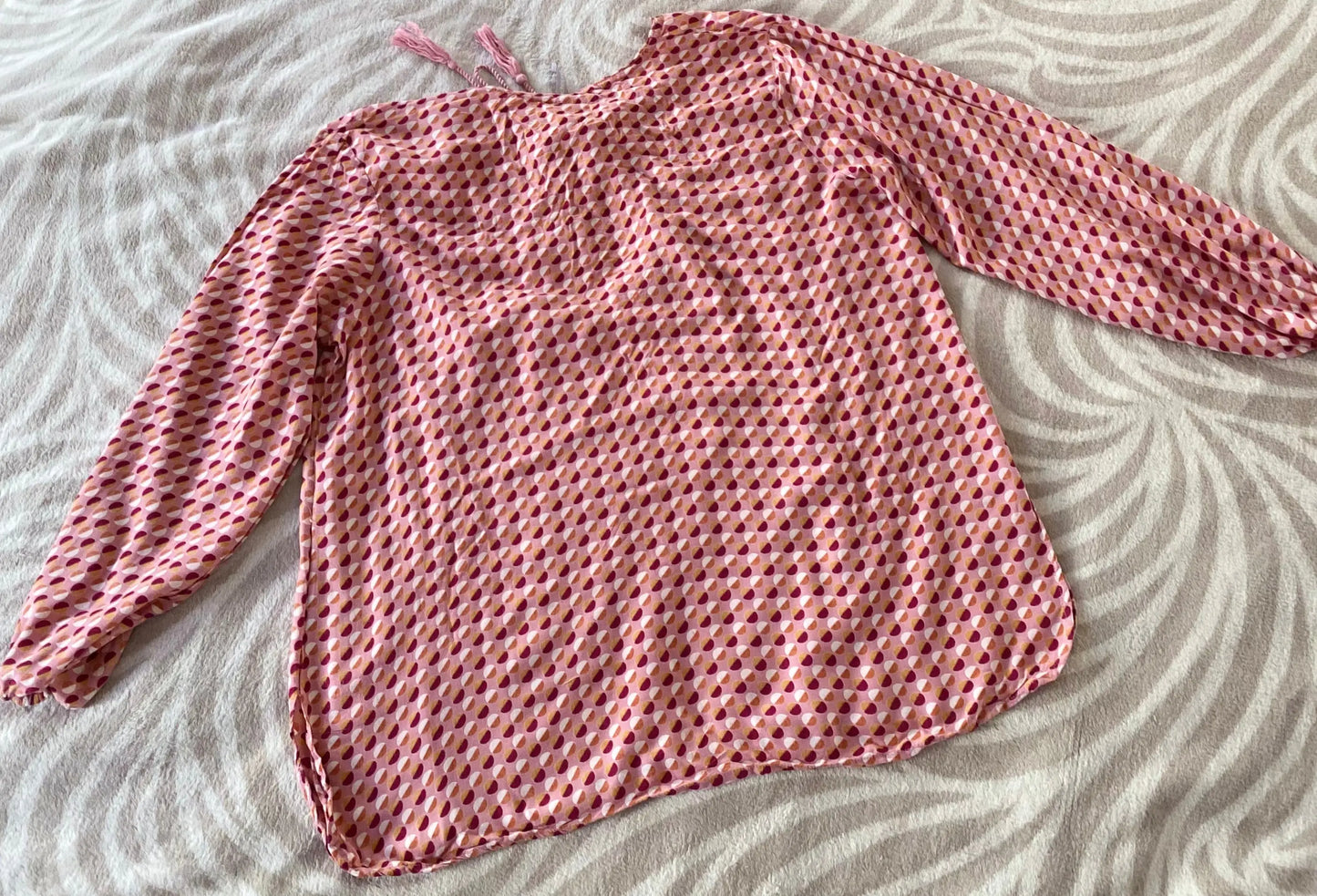 T-shirt Femme Années 70 Rose à Motifs Géométriques Blancheporte blanche porte