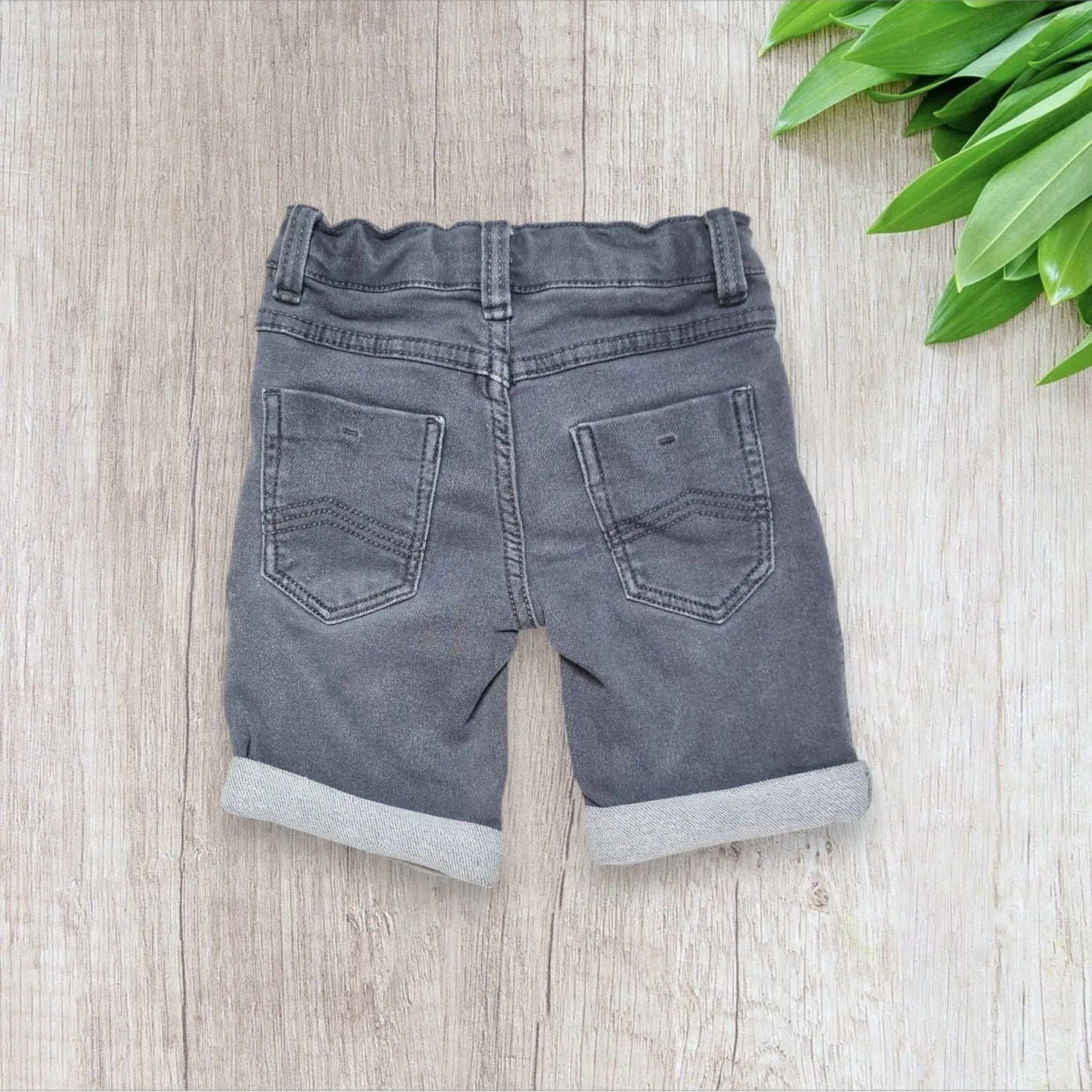 Bermuda jean garçon 3 ans Auchan bleu ou gris très bon état
