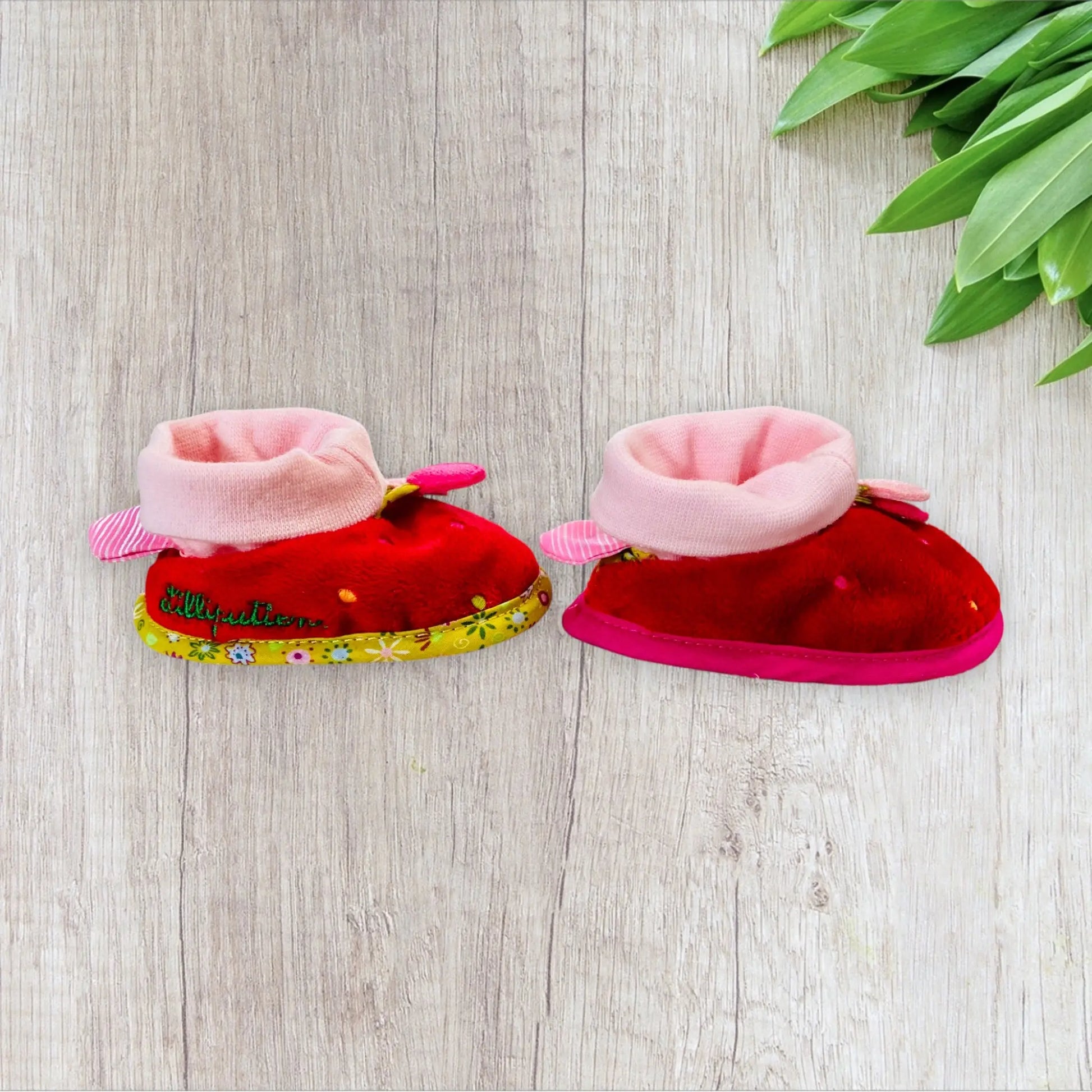 Chaussons Naissance Lilliputiens - Rouge à Pois Multicolores et Chaussette Intégrée Lilliputiens