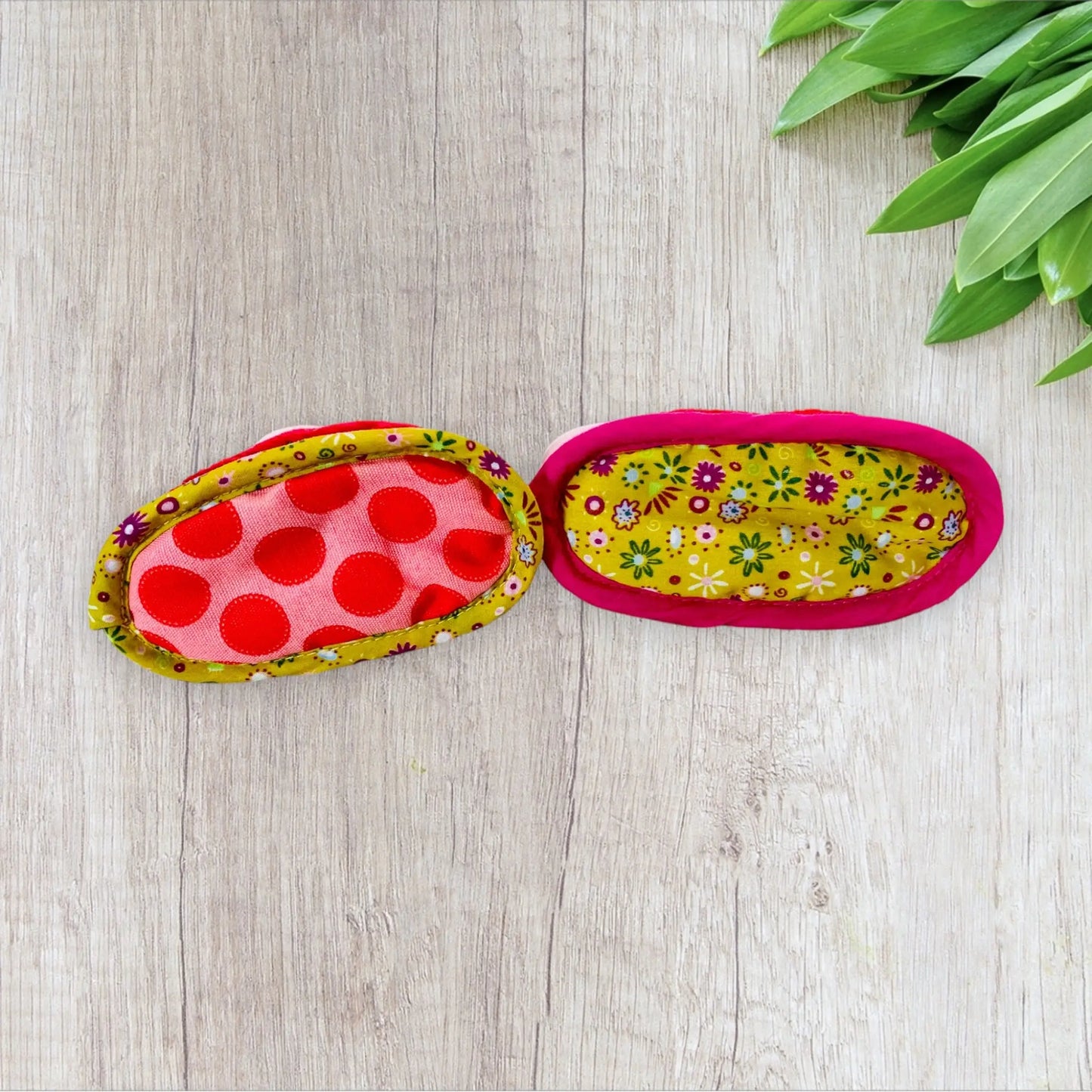 Chaussons Naissance Lilliputiens - Rouge à Pois Multicolores et Chaussette Intégrée Lilliputiens