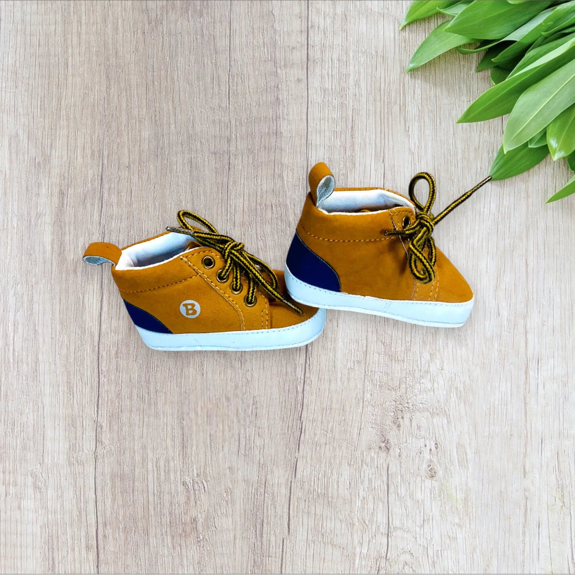 Chaussures Bébé Garçon Taille 16/17 - Boite à Malice Camel et Bleu Marine districenter