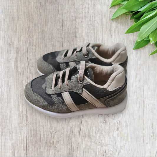 Chaussures garçon Orchestra camouflage kaki pointure 21 très bon état lacets élastiques