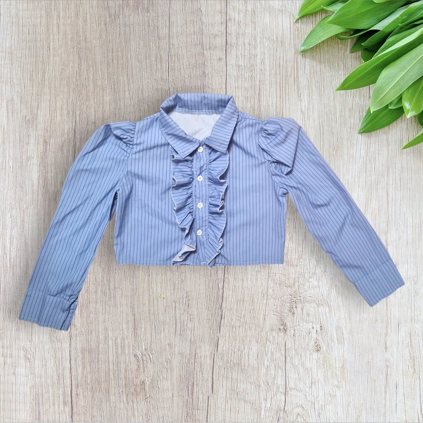 Chemise crop top fille 8 ans Shein rayée bleue avec volants très bon état