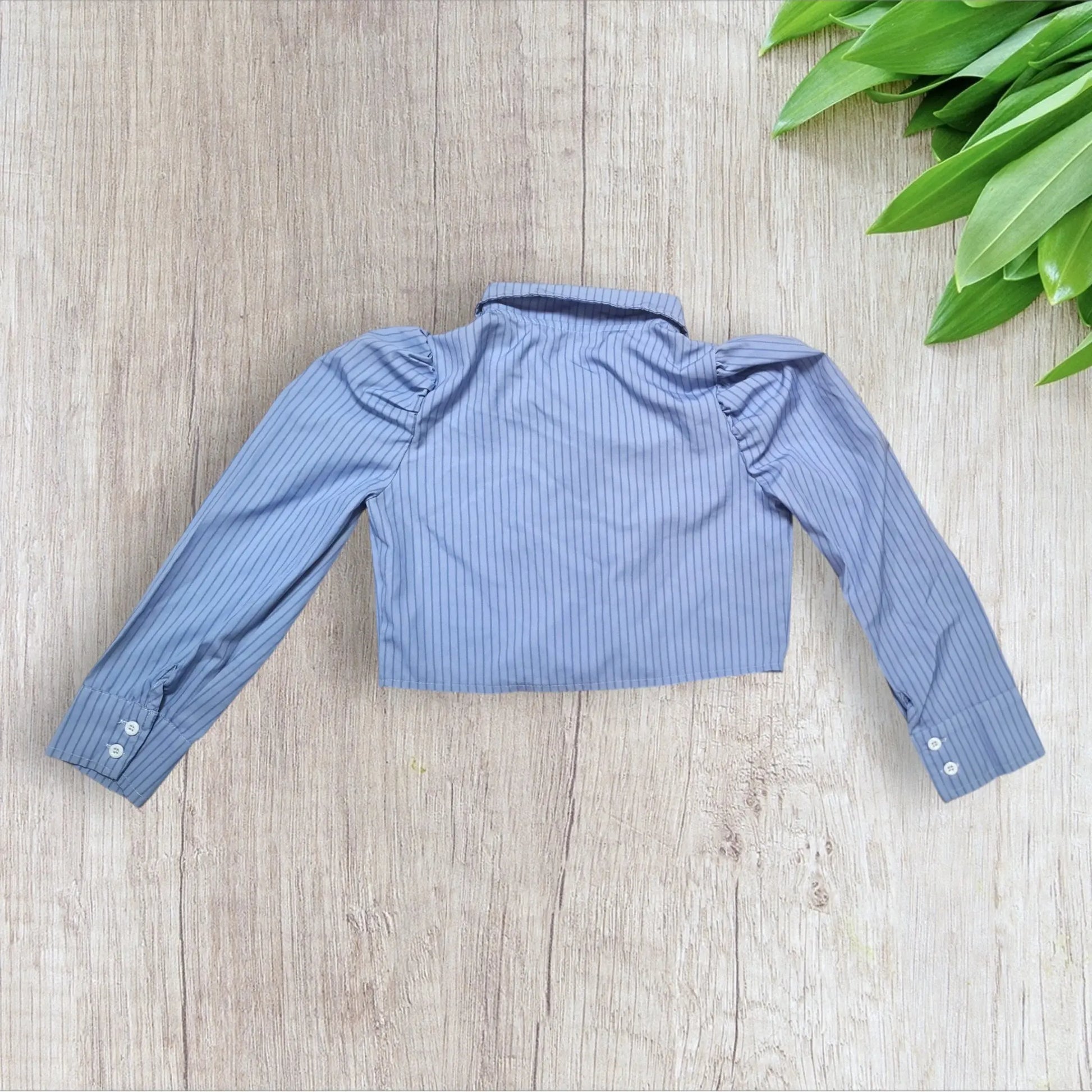 Chemise crop top fille 8 ans Shein rayée bleue avec volants très bon état