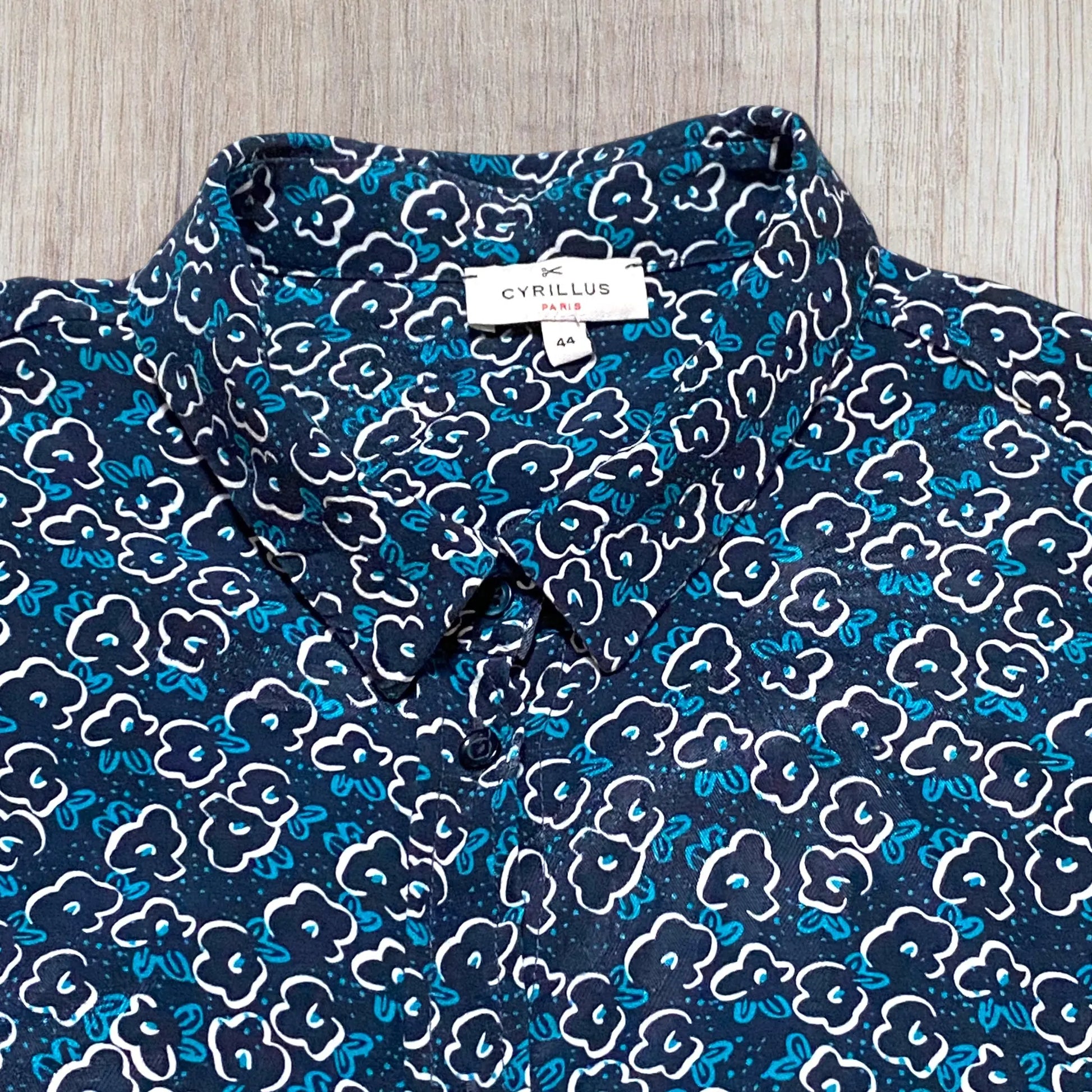 Chemise fluide Cyrillus femme 44 en cupro et viscose, bleu marine fleuri turquoise et blanc.
